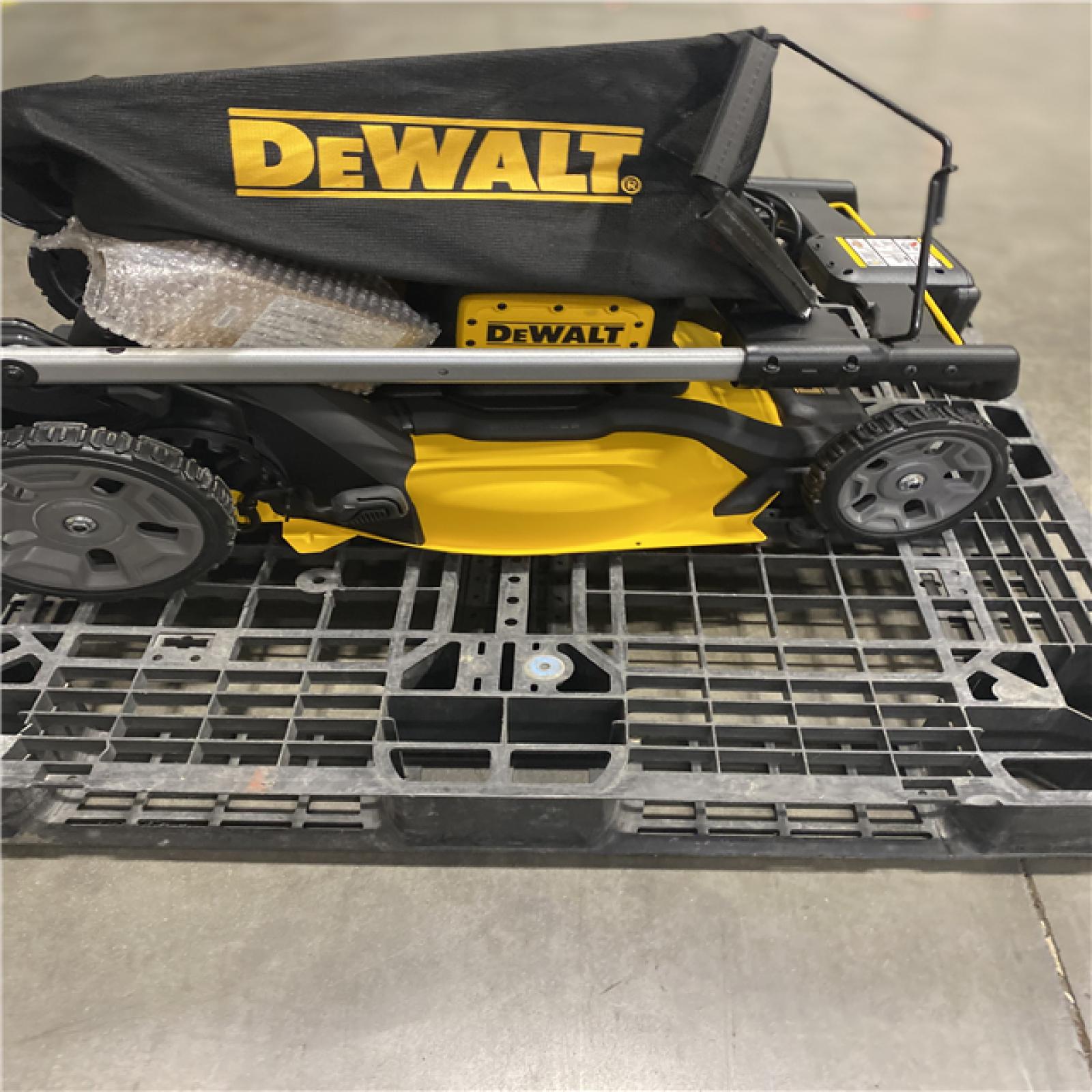 As-Is- 2x20V MAX 21 in. Cordless Battery Powered Push Lawn Mower Kit with (2) 10 Ah Batteries and Chargers