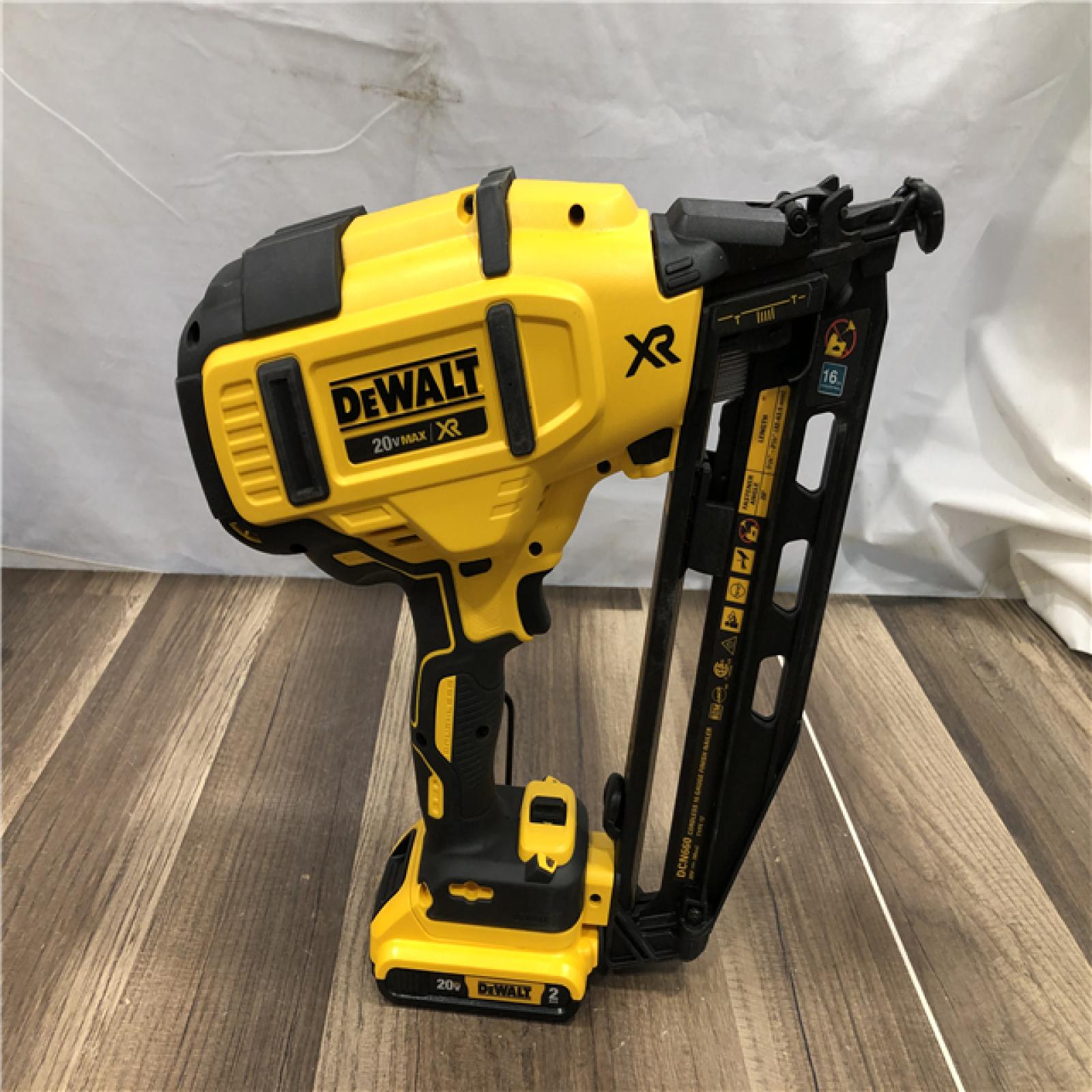 AS-IS DEWALT 20V MAX XR 16-Gauge Electric Cordless Angled Finishing Nailer Kit