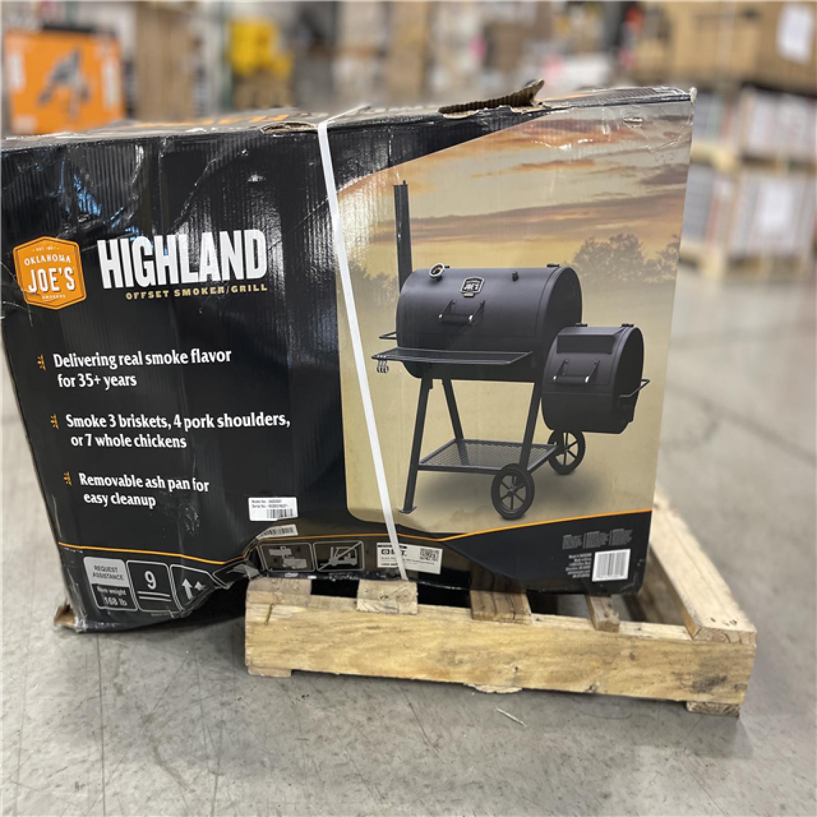 DALLAS LOCATION -  OKLAHOMA JOE'S Highland Offset Charcoal Smoker and Grill with 900 sq. in. Cooking Area in Black