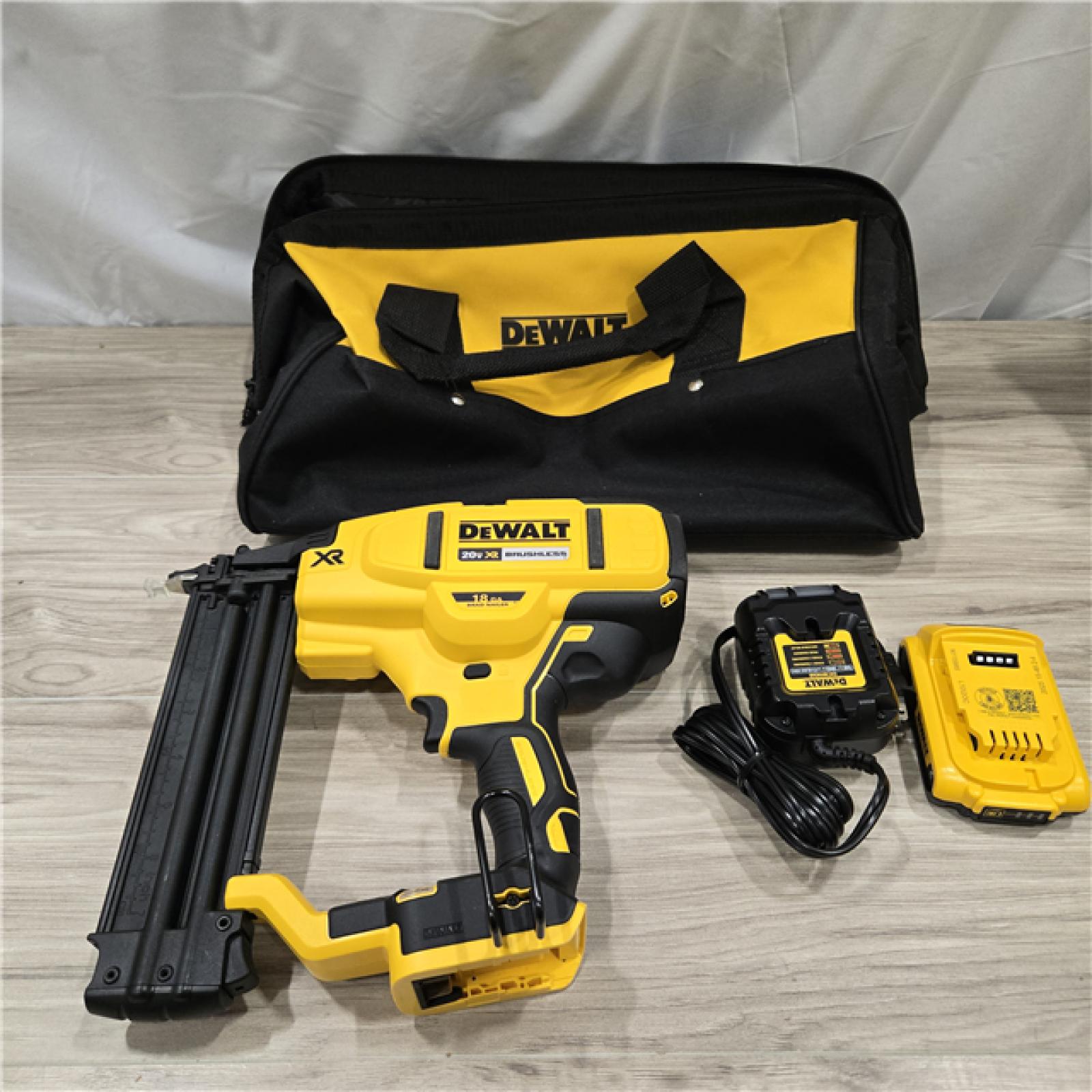 AS-IS DEWALT 20V MAX XR 18 Gauge Brad Nailer Kit