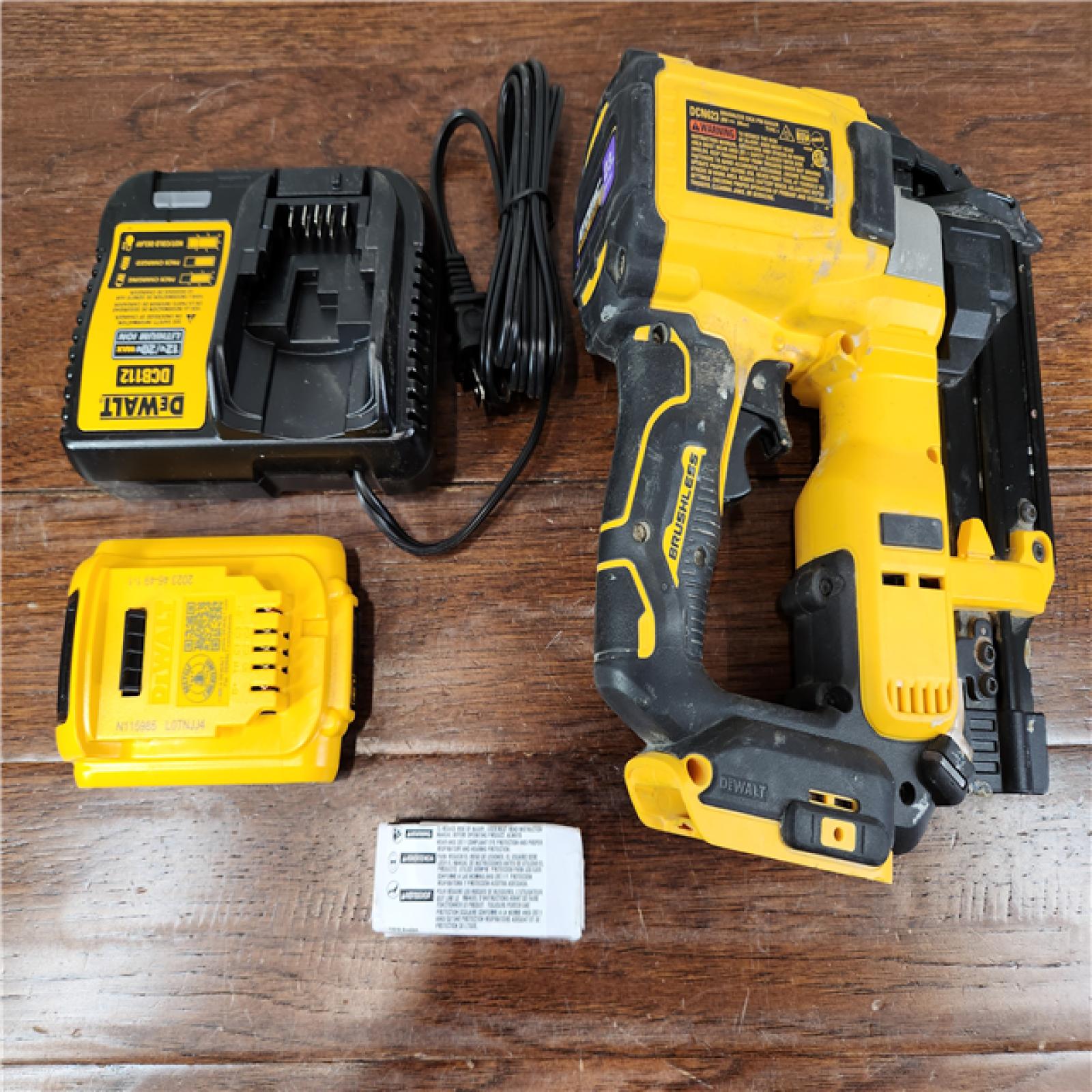 AS-IS DEWALT ATOMIC 20V MAX Brushless Cordless 23 Gauge Pin Nailer Kit