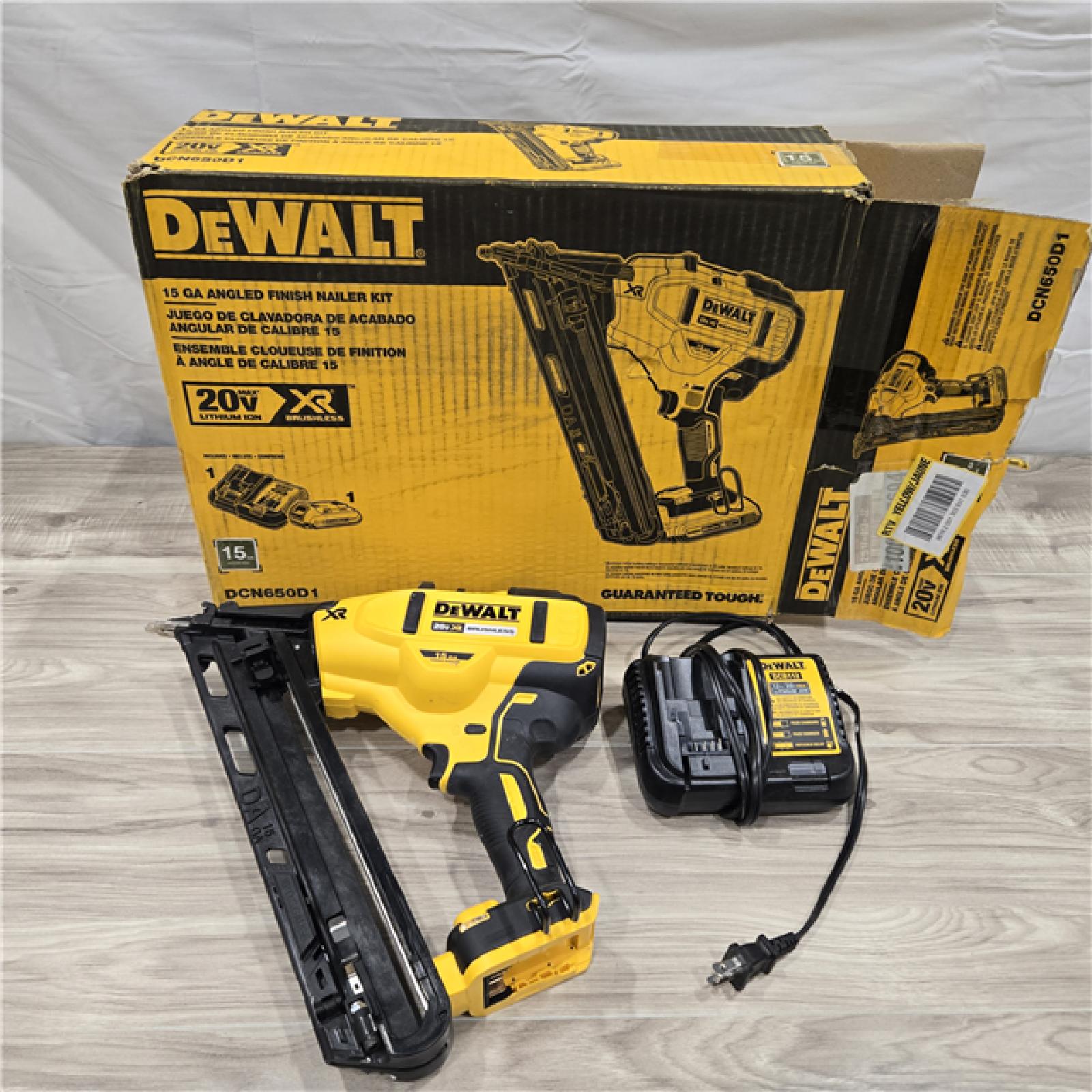 AS-IS DeWalt 20V MAX XR 15 Ga. Cordless 34 Deg Nailer Kit (Battery & Charger) 20 V