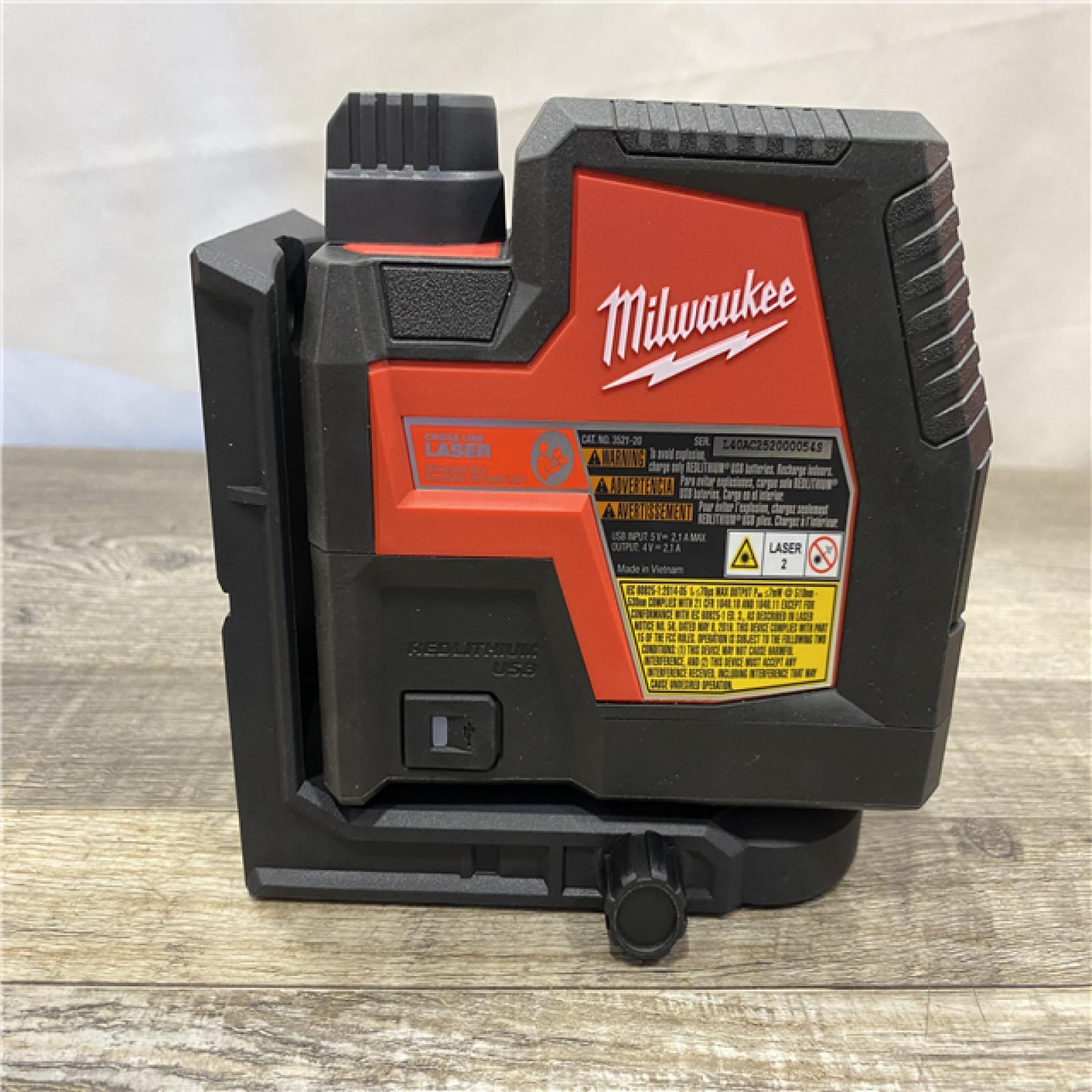 AS-IS Milwaukee 100 ft. REDLITHIUM Lithium-Ion USB Green Rechargeable Cross Line Laser Level Kit