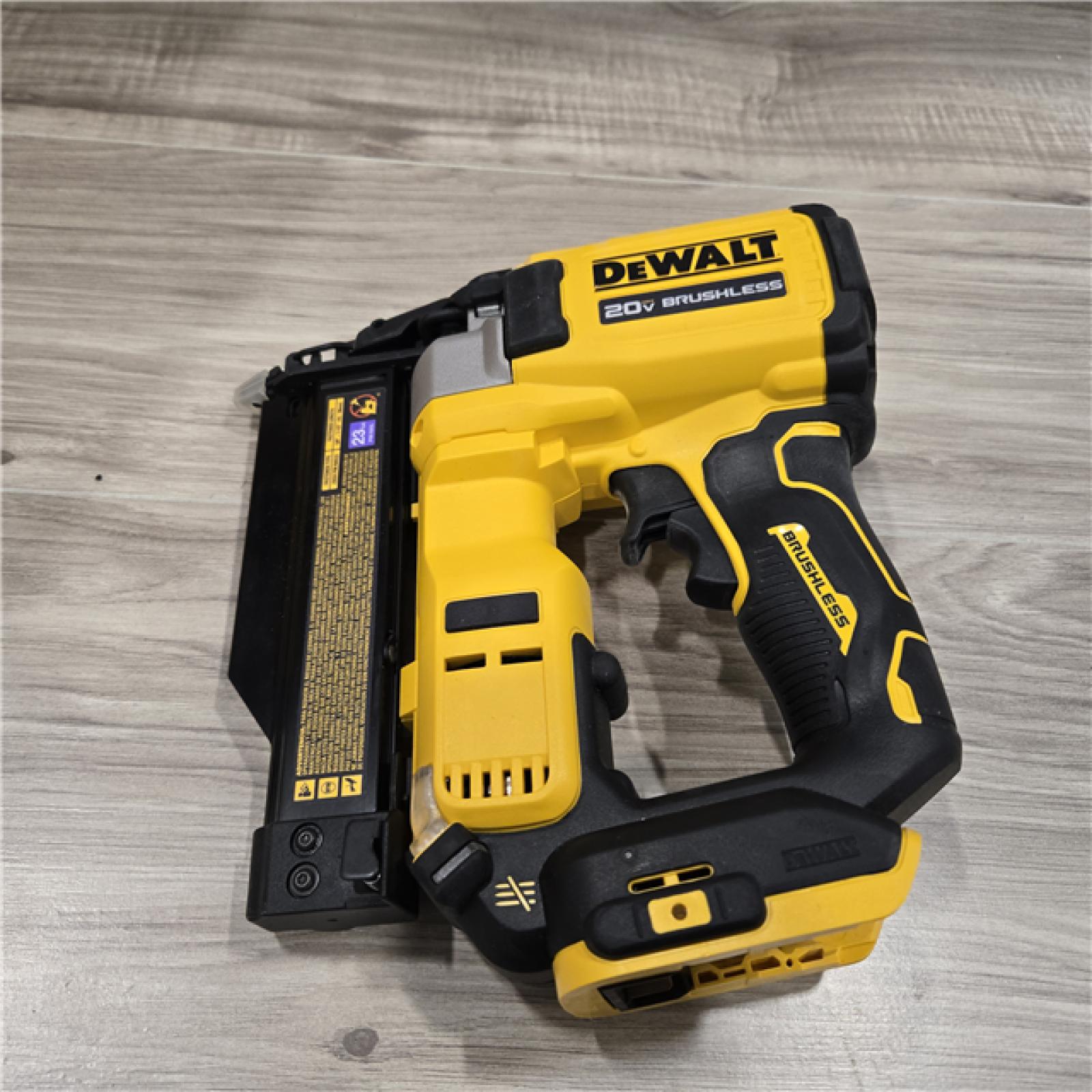 LIKE NEW! - DeWalt DCN623D1 20-Volt MAX Atomic Compact Cordless Pin Nailer Kit