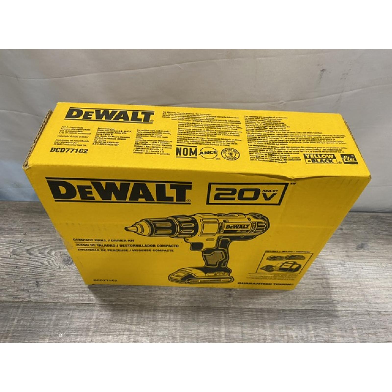 NEW - DEWALT 20V MAX Cordless 1/2 in. Drill/Driver Kit