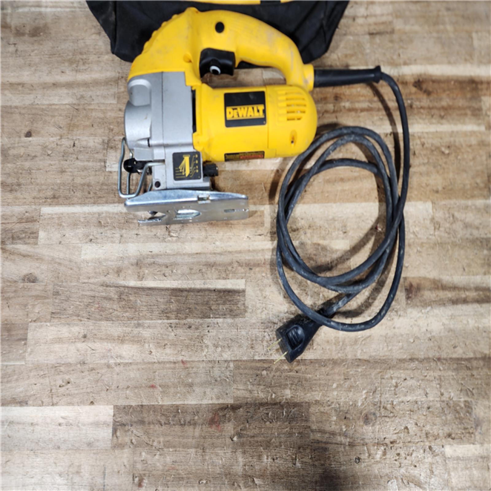 HOUSTON LOCATION - AS - IS DEWALT DW317 Variable-Speed Orbital Jigsaw