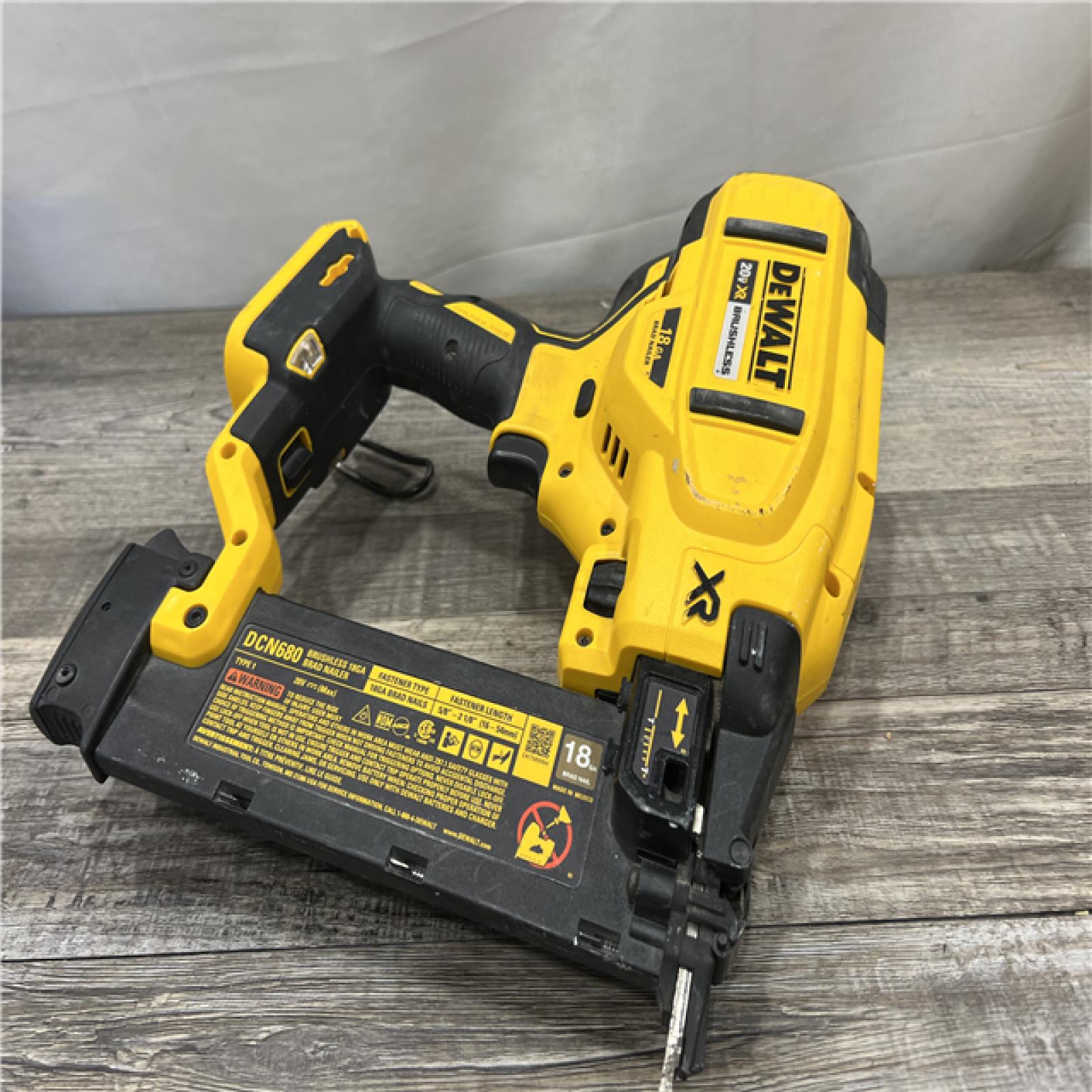 ASIS DEWALT 20V MAX XR 18 Gauge Brad Nailer Kit