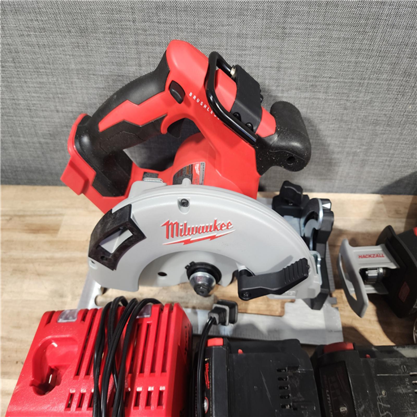 HOUSTON LOCATION - AS - IS Milwaukee 3 Tool Combo Kit W/ (2) Battery & Charger