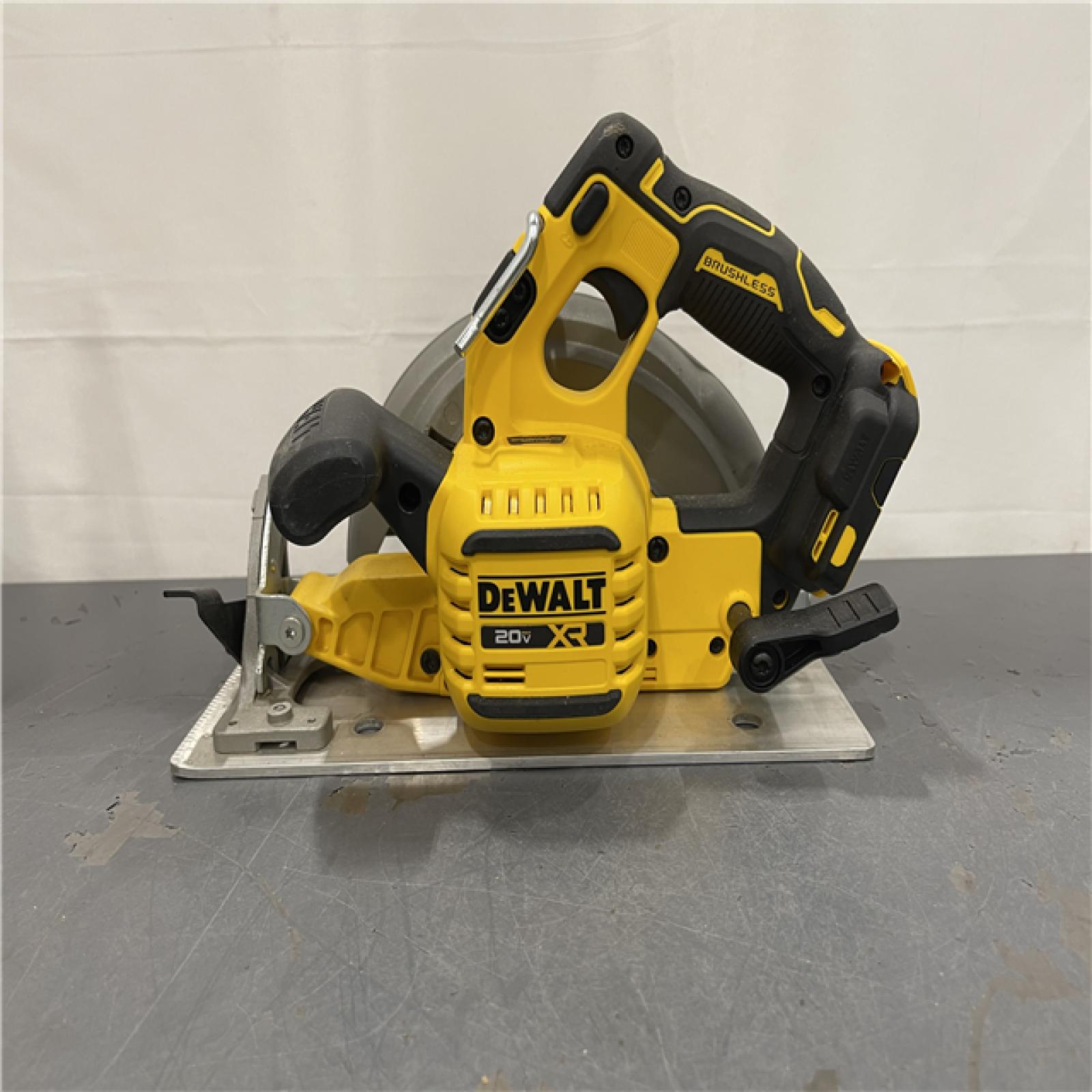 AS-IS - DEWALT 20-Volt MAX 7-1/4 in. Cordless Circular Saw