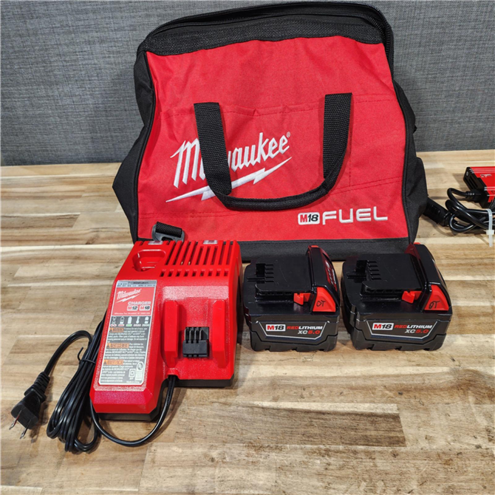 HOUSTON LOCATION - AS-IS Milwaukee 2865-22 M18 FUEL 7/16 in. Hex Utility High-Torque Impact Wrench Kit