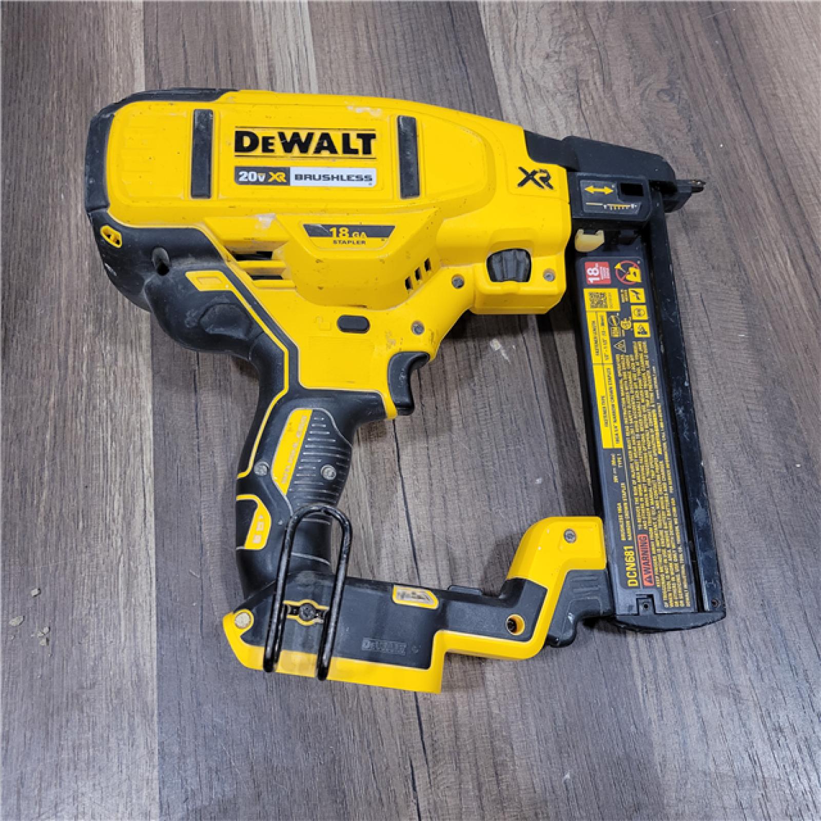AS-IS DEWALT 20V-MAX XR 18GA BRAD NAILER KIT