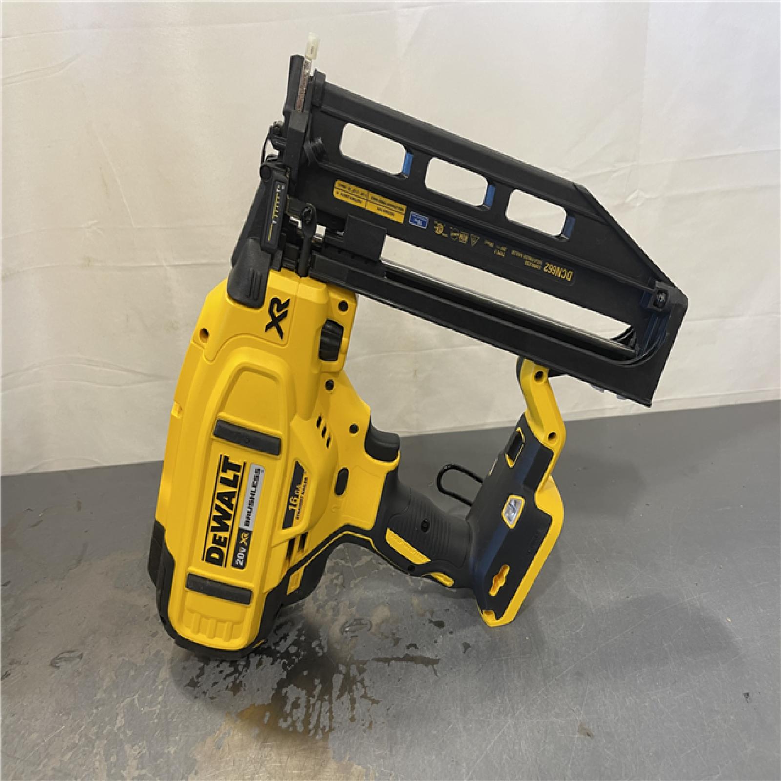 AS-IS - DEWALT 20V MAX XR 16-Gauge Lithium-Ion Cordless Finish Nailer