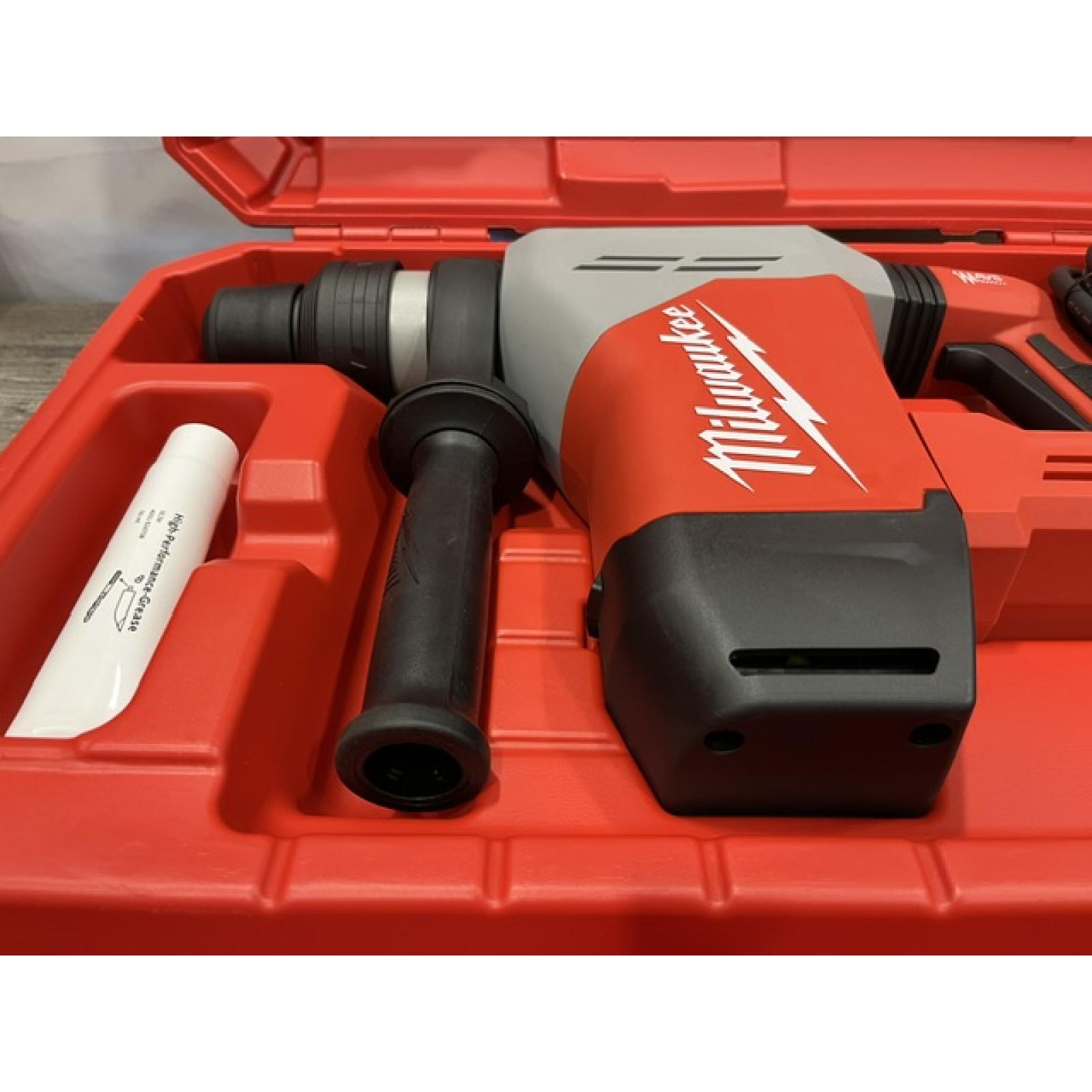 NEW - Milwaukee 1-9/16 in. SDS-Max Rotary Hammer