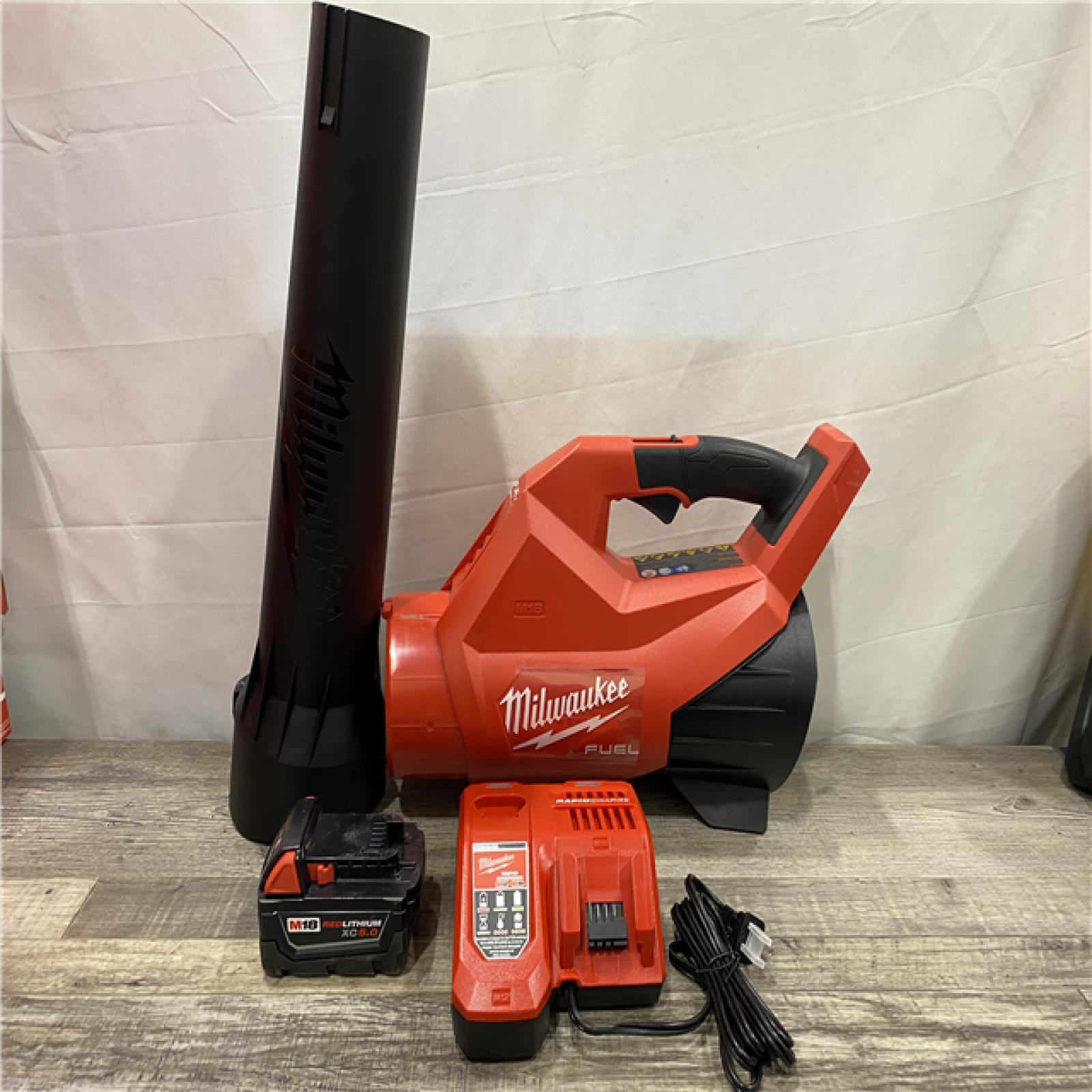 AS-IS Milwaukee FUEL 120 MPH 500 CFM 18V Brushless Cordless Battery Powered Leaf Blower Kit