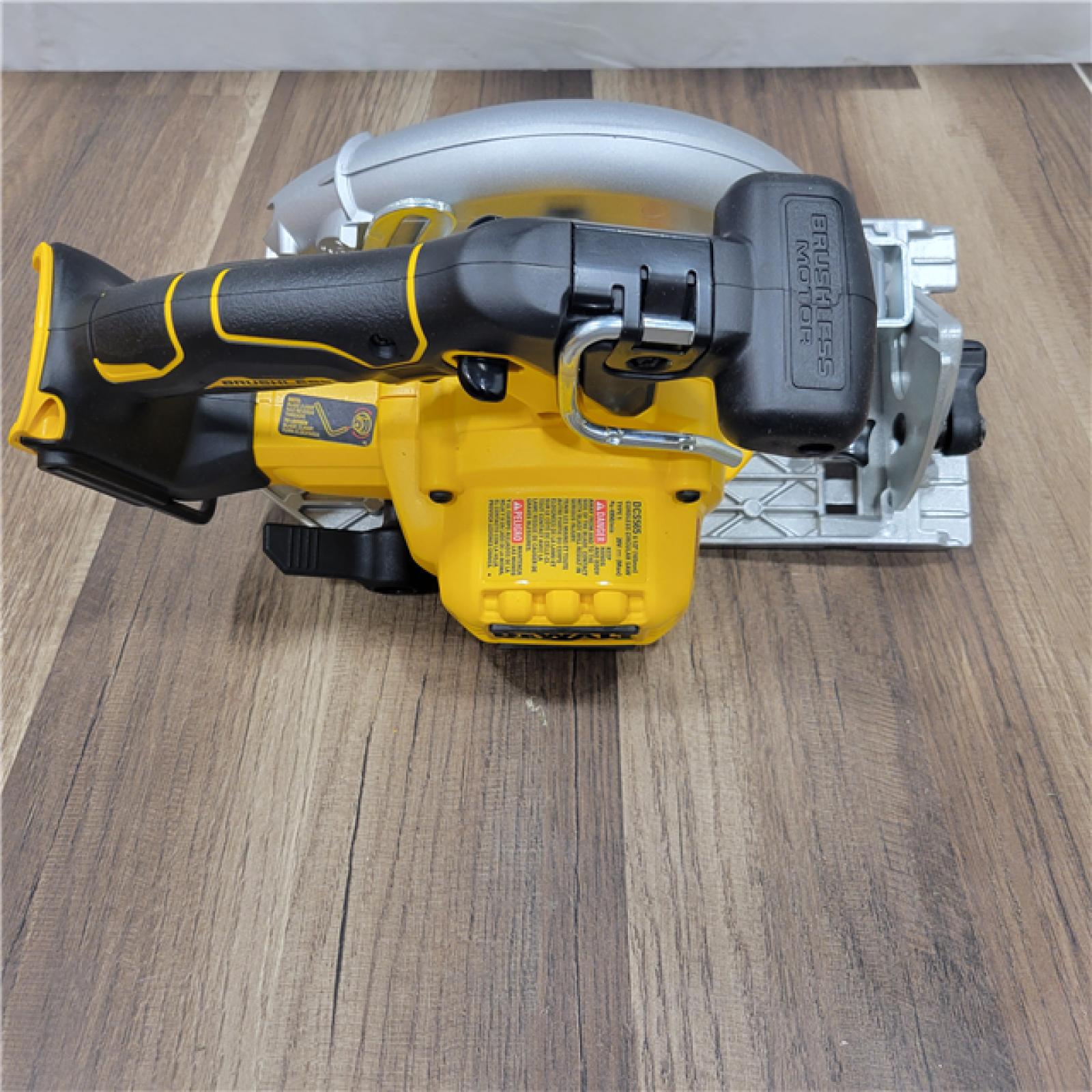 AS-IS DeWALT DCS565B 20V Max Brushless 6.5   Cordless Circular Saw (TOOL ONLY)