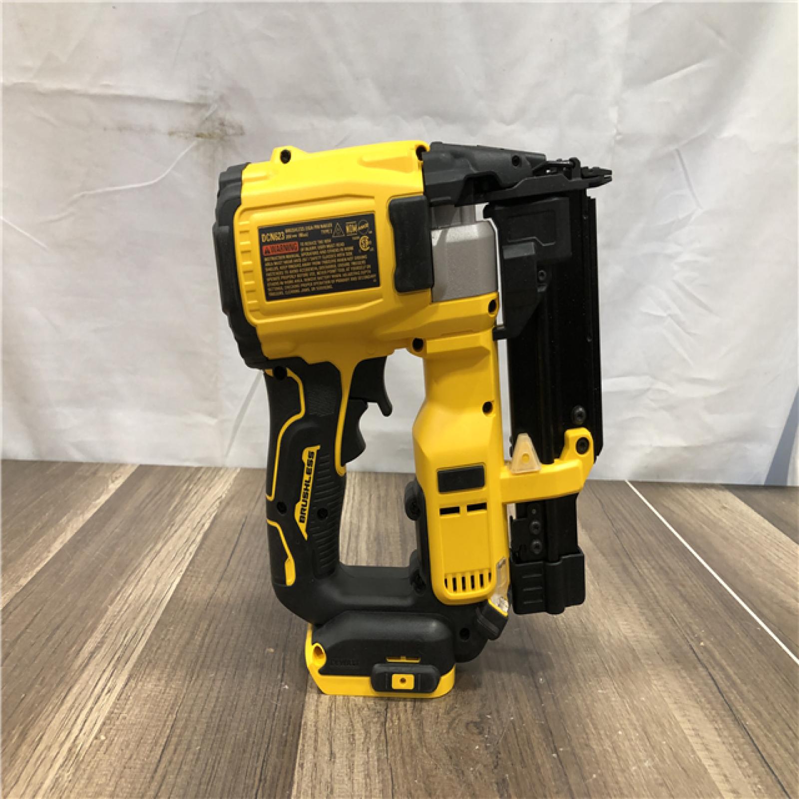 AS-IS DEWALT ATOMIC 20V MAX Lithium Ion Cordless 23 Gauge Pin Nailer Kit