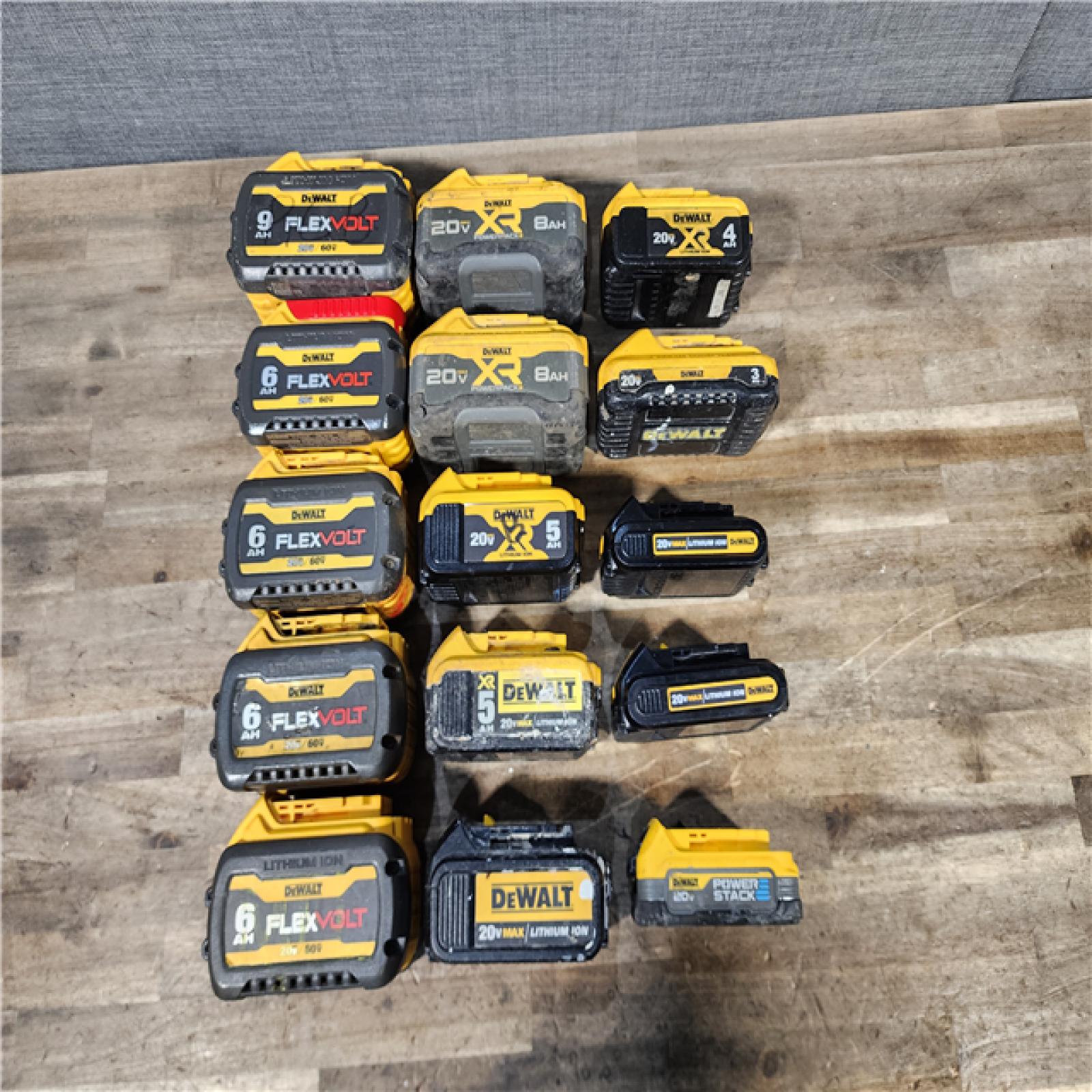 HOUSTON LOCATION - AS-IS DEWALT BATTERY PACK QTY - 15