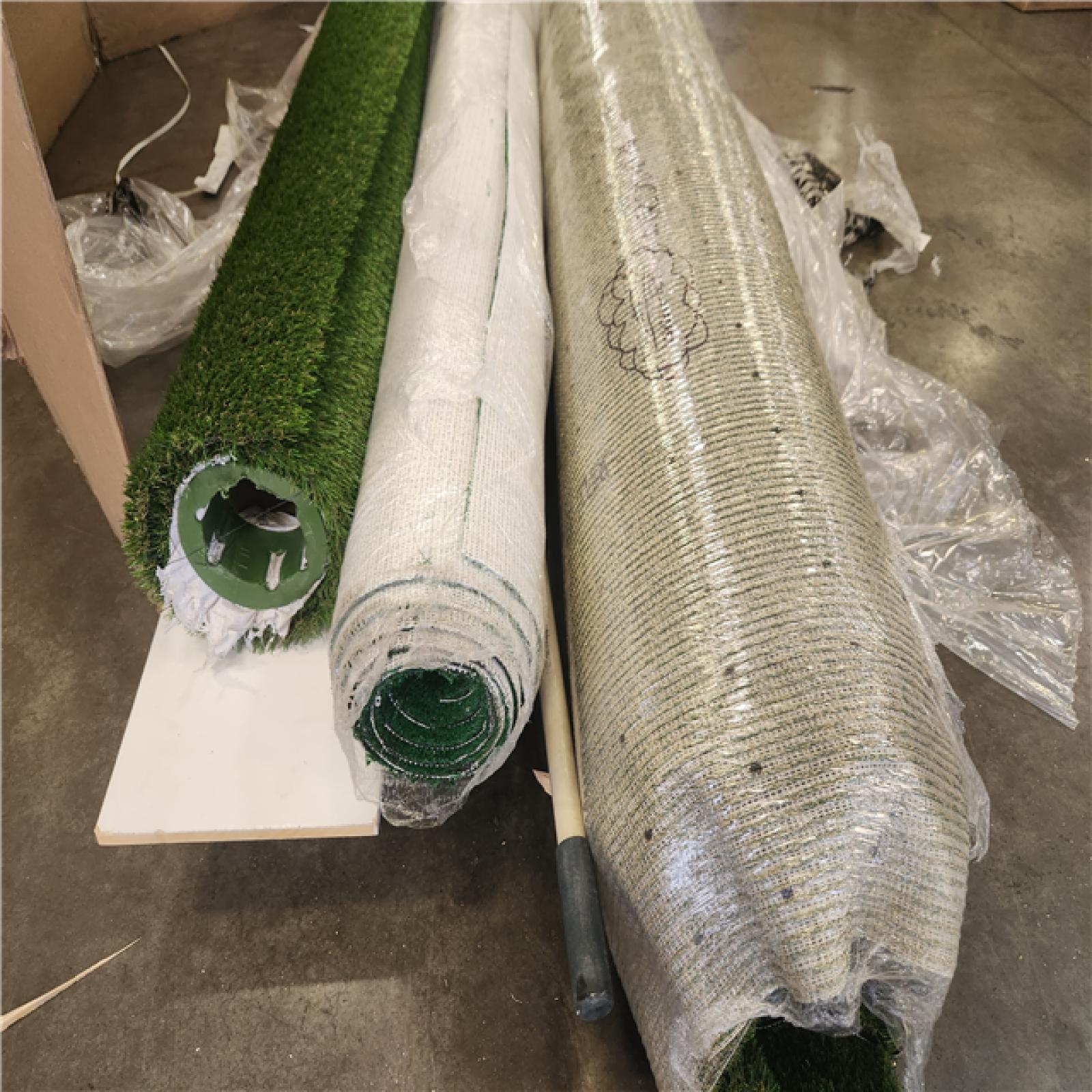 Phoenix AS-IS Mixed Outdoor Fake Grass (3-Rolls)