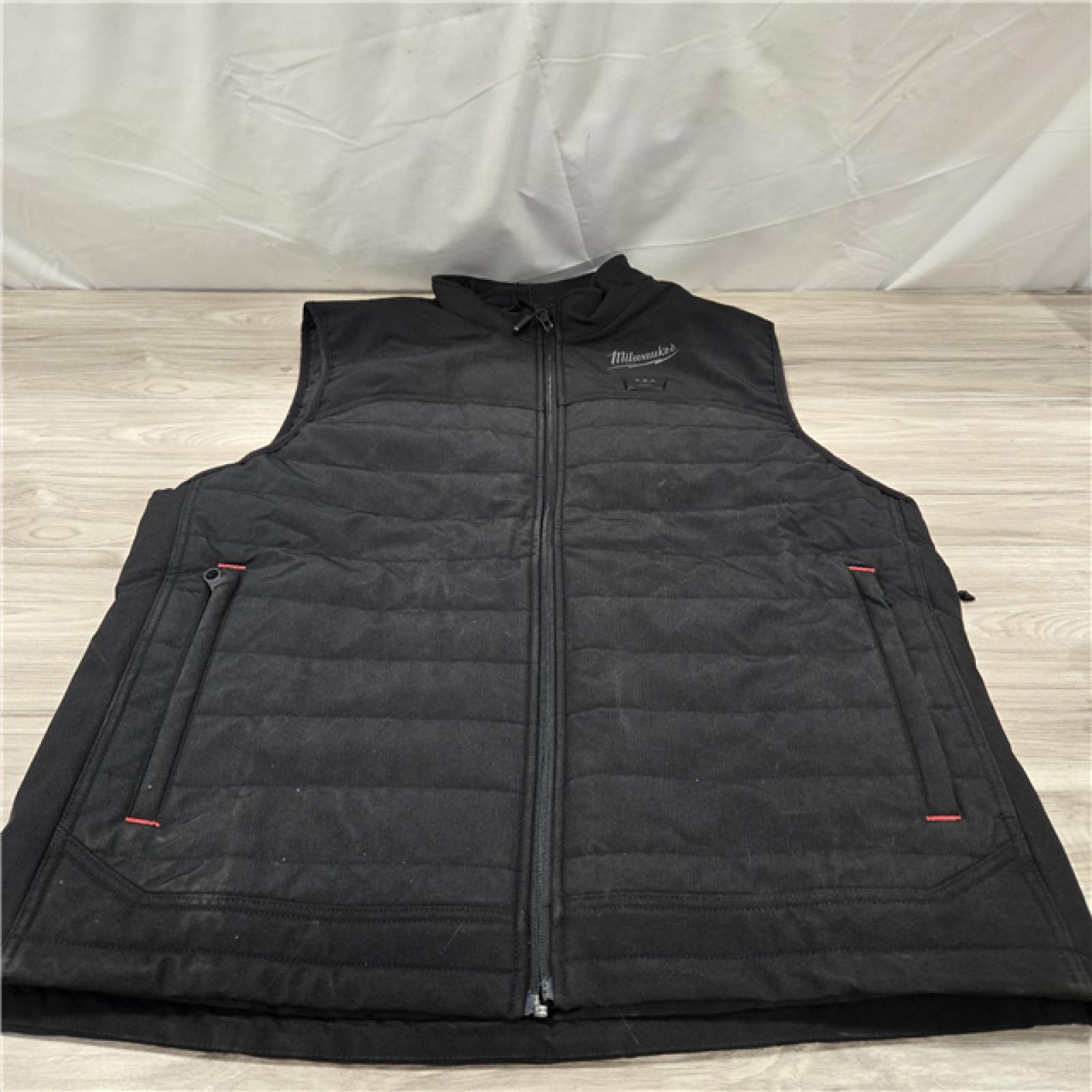 AS-IS Milwaukee Large Black M12 Heated Axis Vest Kit