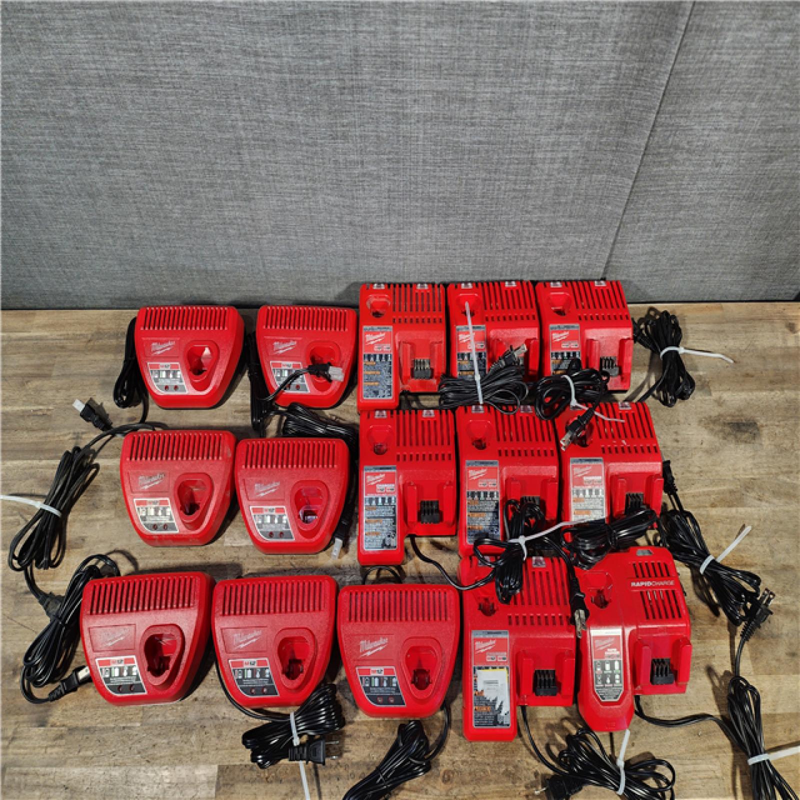 HOUSTON LOCATION - AS-IS MILWAUKEE BATTERY CHARGER PACK QTY - 15