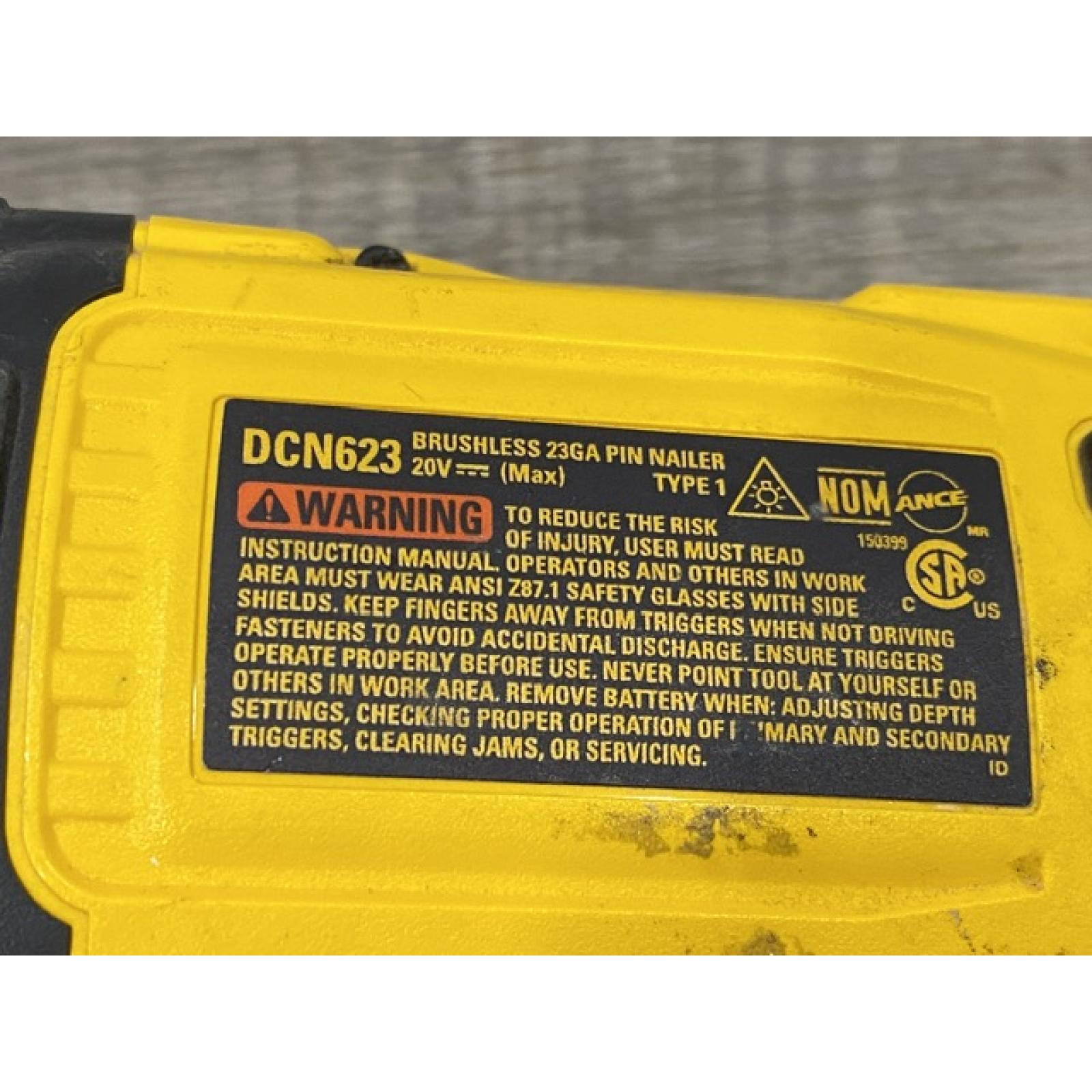 AS-IS DEWALT ATOMIC 20V MAX Lithium Ion Cordless 23 Gauge Pin Nailer Kit