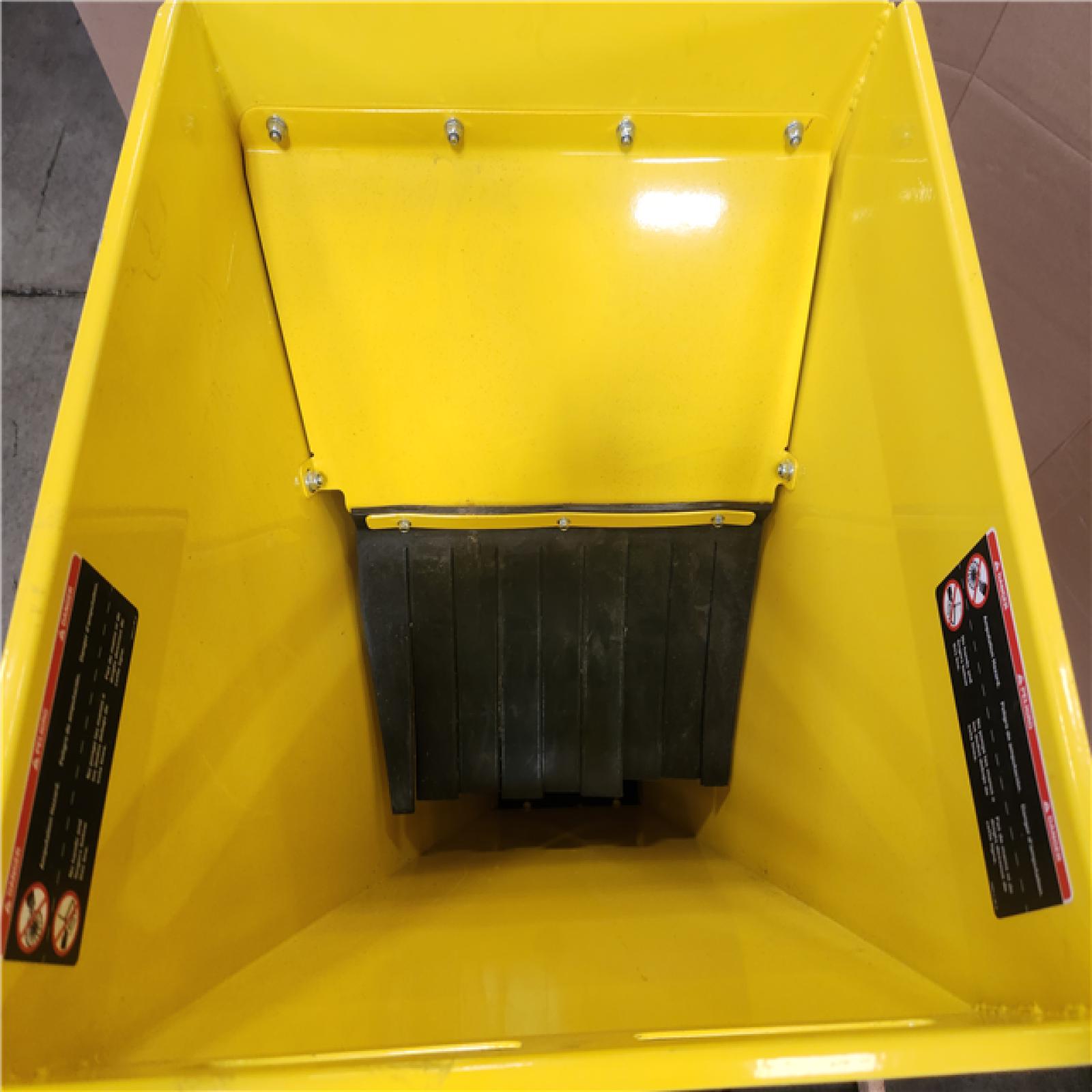 Phoenix LIKE NEW Champion Power Equipment 3 in. Dia 224 cc 2-in-1 Upright Gas Powered Wood Chipper Shredder