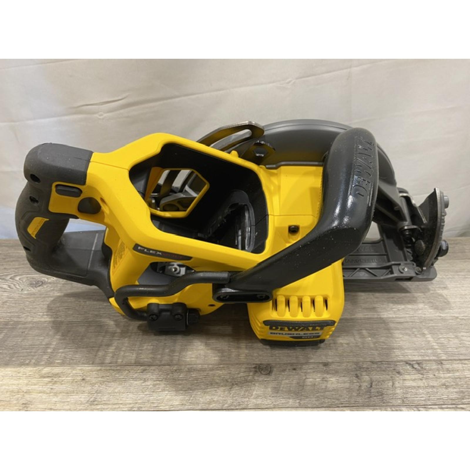 AS-IS DEWALT FLEXVOLT 60V MAX Cordless Brushless 7-1/4 in. Wormdrive Style Circular Saw (Tool Only)
