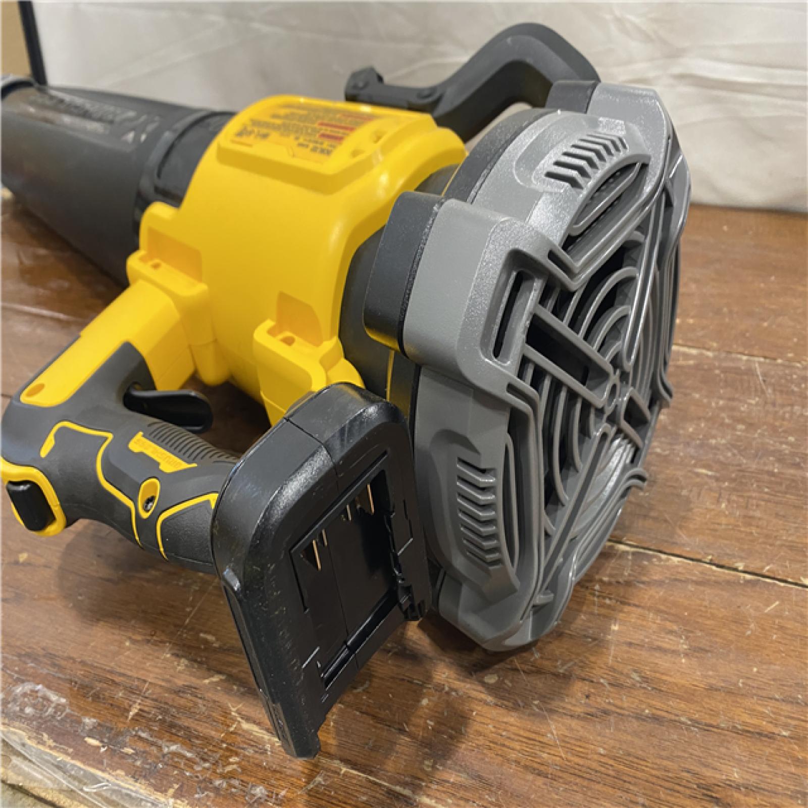 AS-IS DEWALT 20V MAX* XR Brushless Cordless Handheld Blower Kit