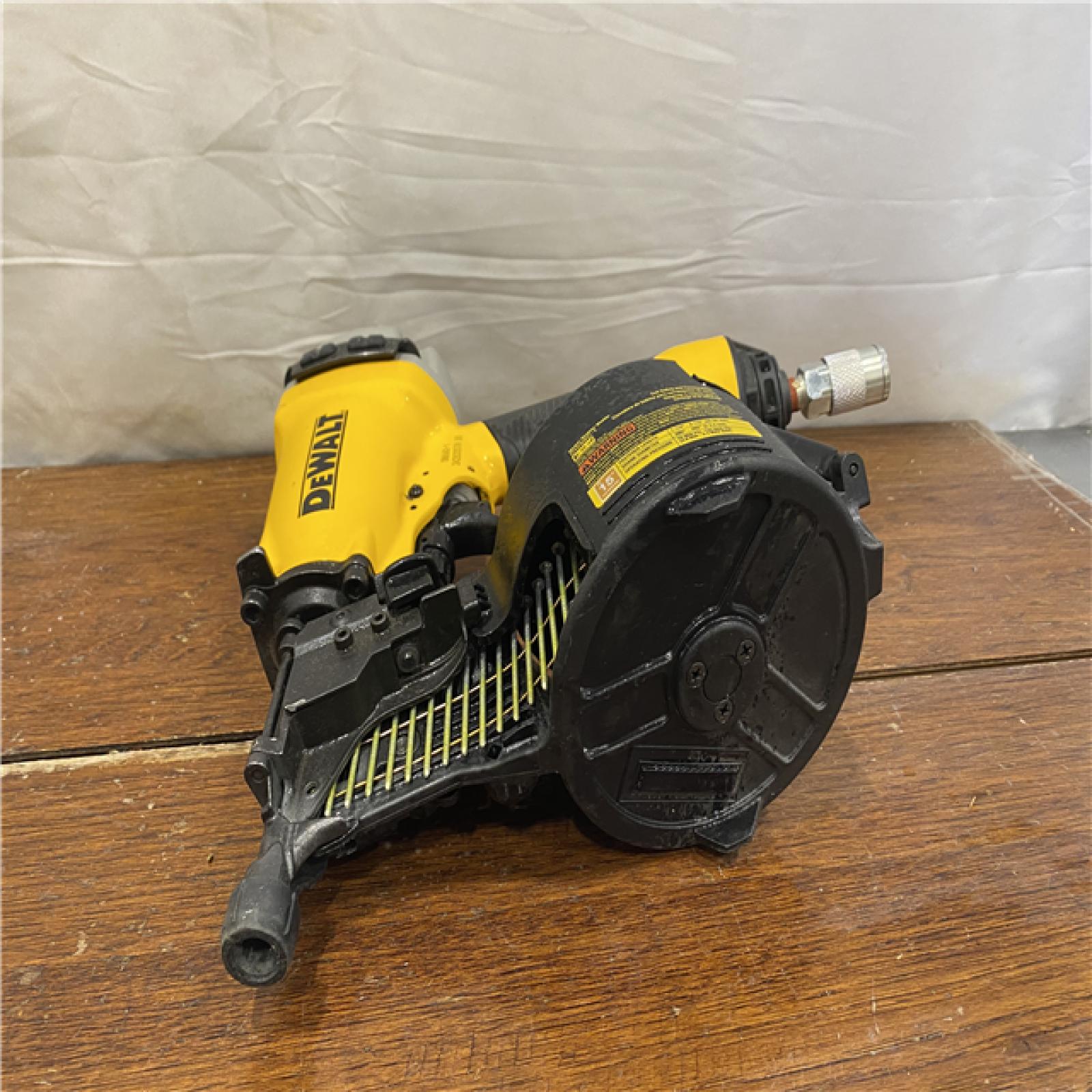 AS-IS DEWALT DW66C-1 2-1/2 Inch 15 Degree Coil Siding and Fencing Nailer