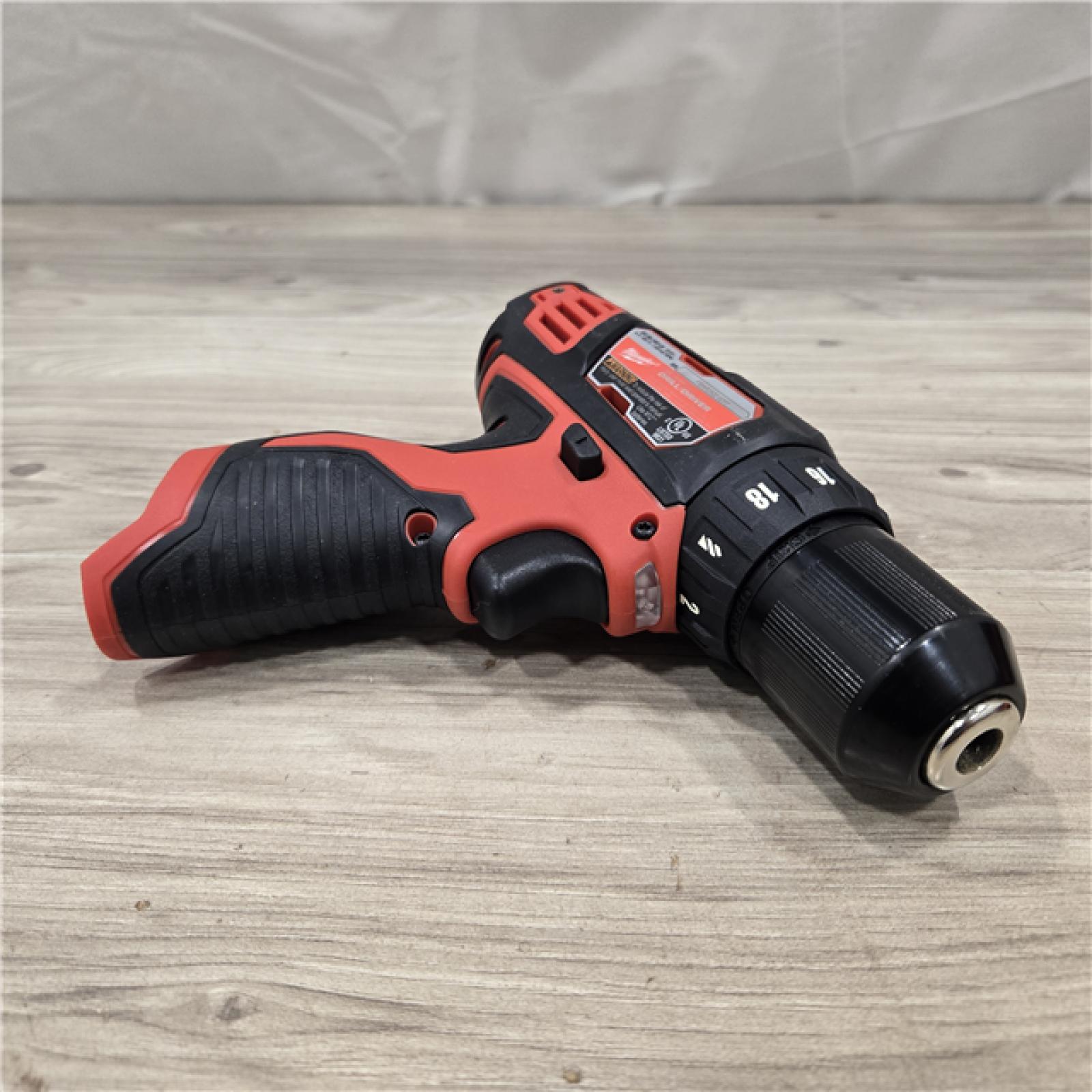 AS-IS Milwaukee 2494-22 M12 Cordless 3/8 Drill / Driver and 1/4 Hex Impact Driver Kit