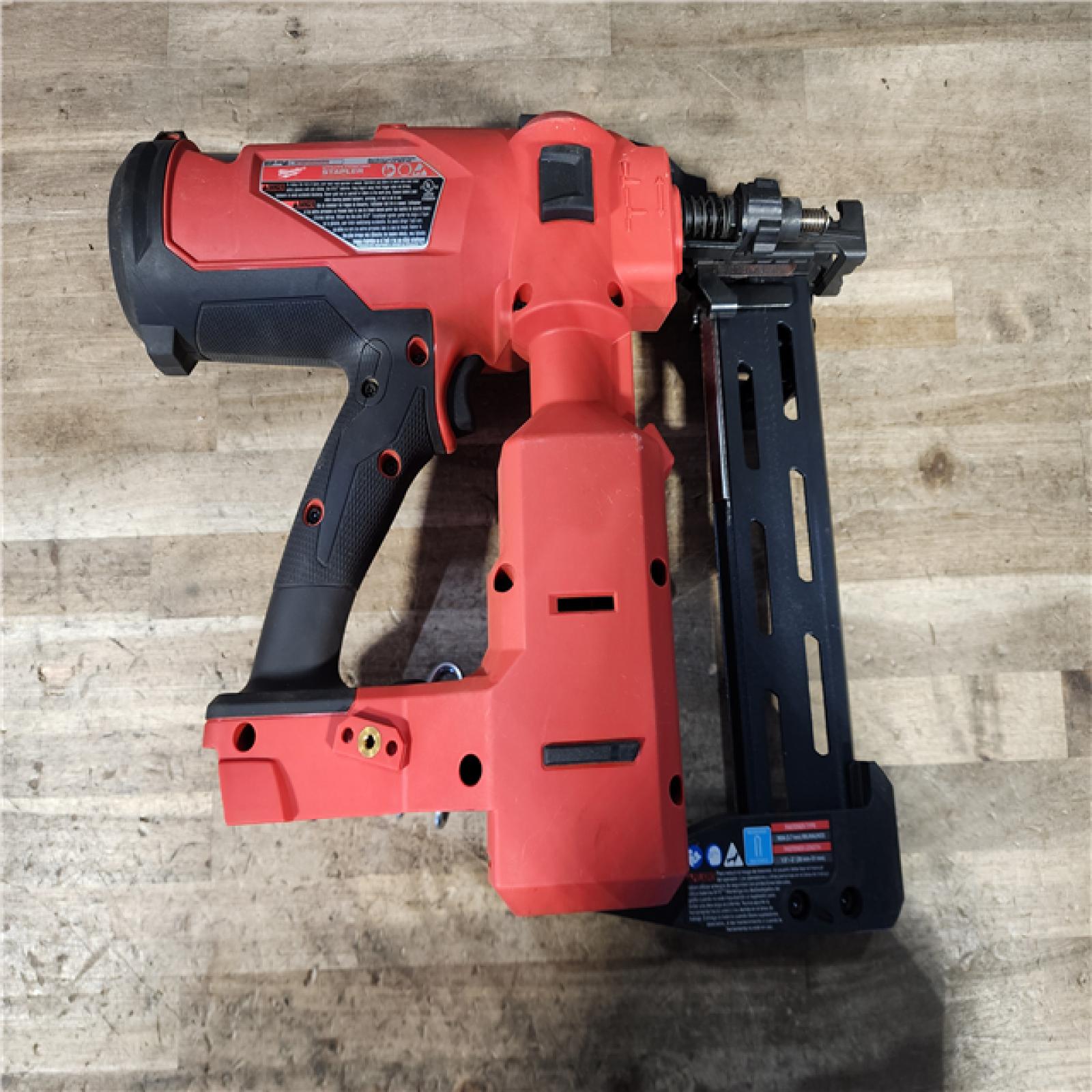 HOUSTON LOCATION - AS-IS Milwaukee M18 FUEL Brushless Cordless 9-Gauge 2 Utility Fencing Stapler (Tool Only)