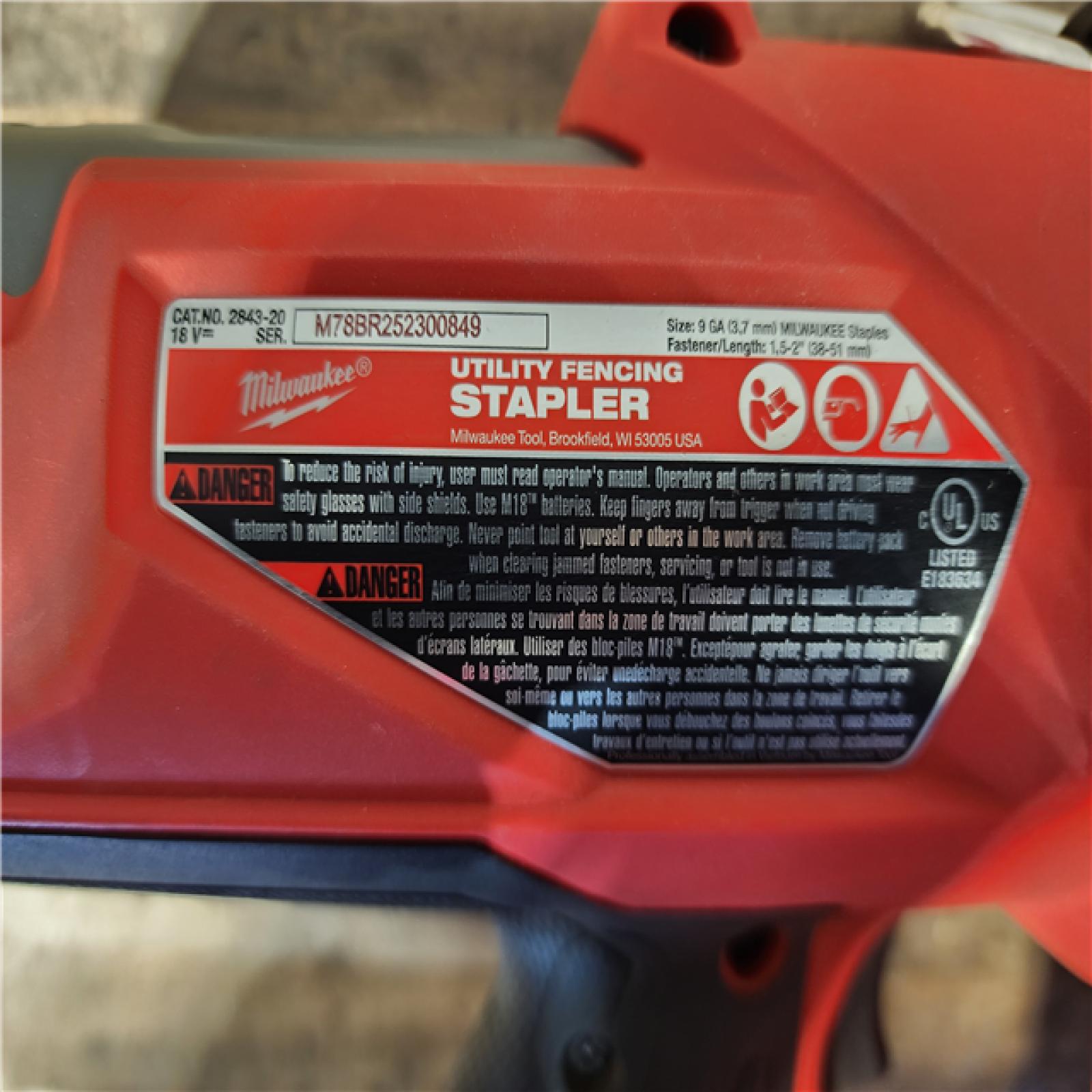HOUSTON LOCATION - AS-IS Milwaukee M18 FUEL Brushless Cordless 9-Gauge 2 Utility Fencing Stapler (Tool Only)