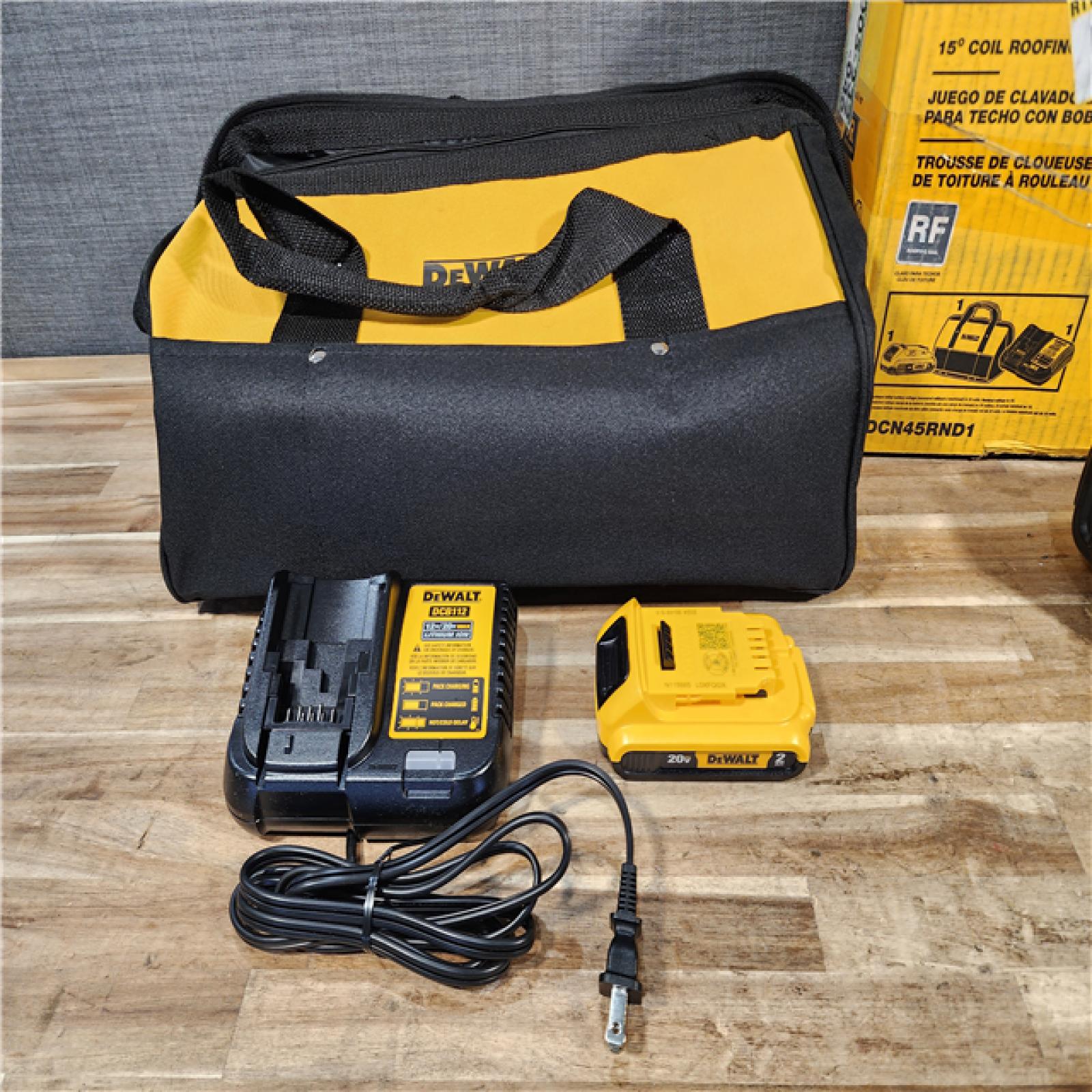 HOUSTON LOCATION - AS-IS DEWALT 20V MAX Lithium-Ion 15-Degree Electric Cordless Roofing Nailer Kit