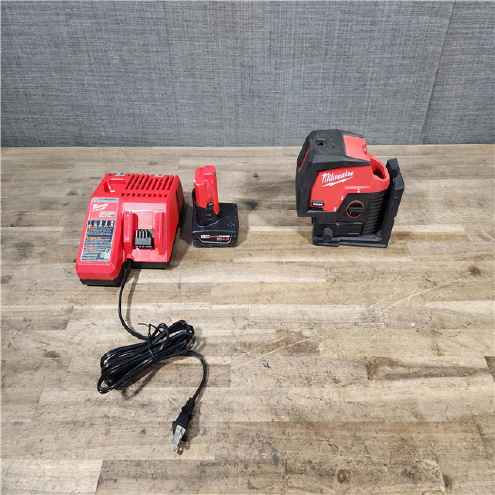 HOUSTON LOCATION - AS-IS Milwaukee Green 125 Ft. Cross Line and Plumb Points Laser Level Kit