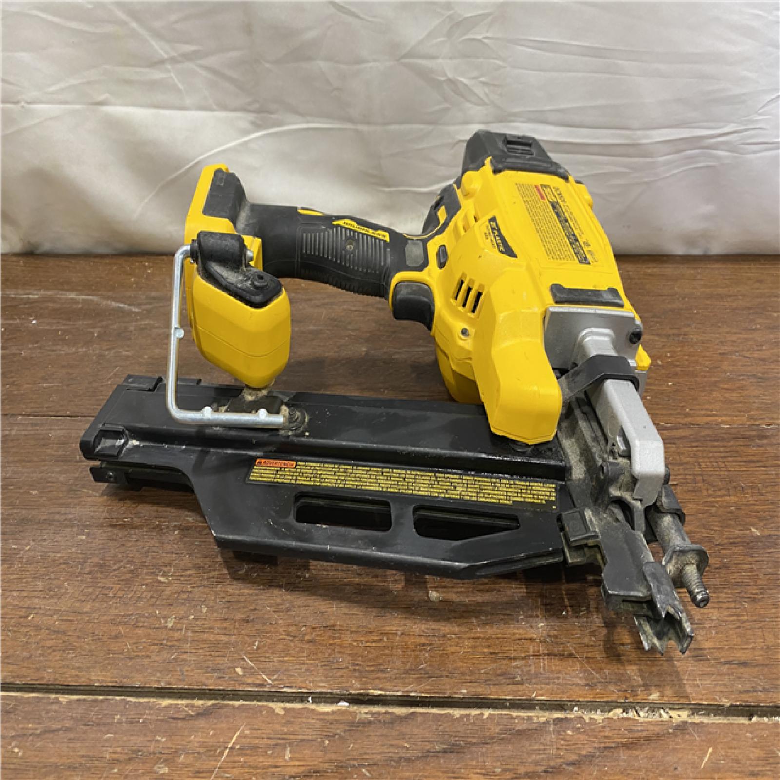 AS-IS DEWALT 20-Volt 21° Cordless Framing Nailer (Tool-Only)