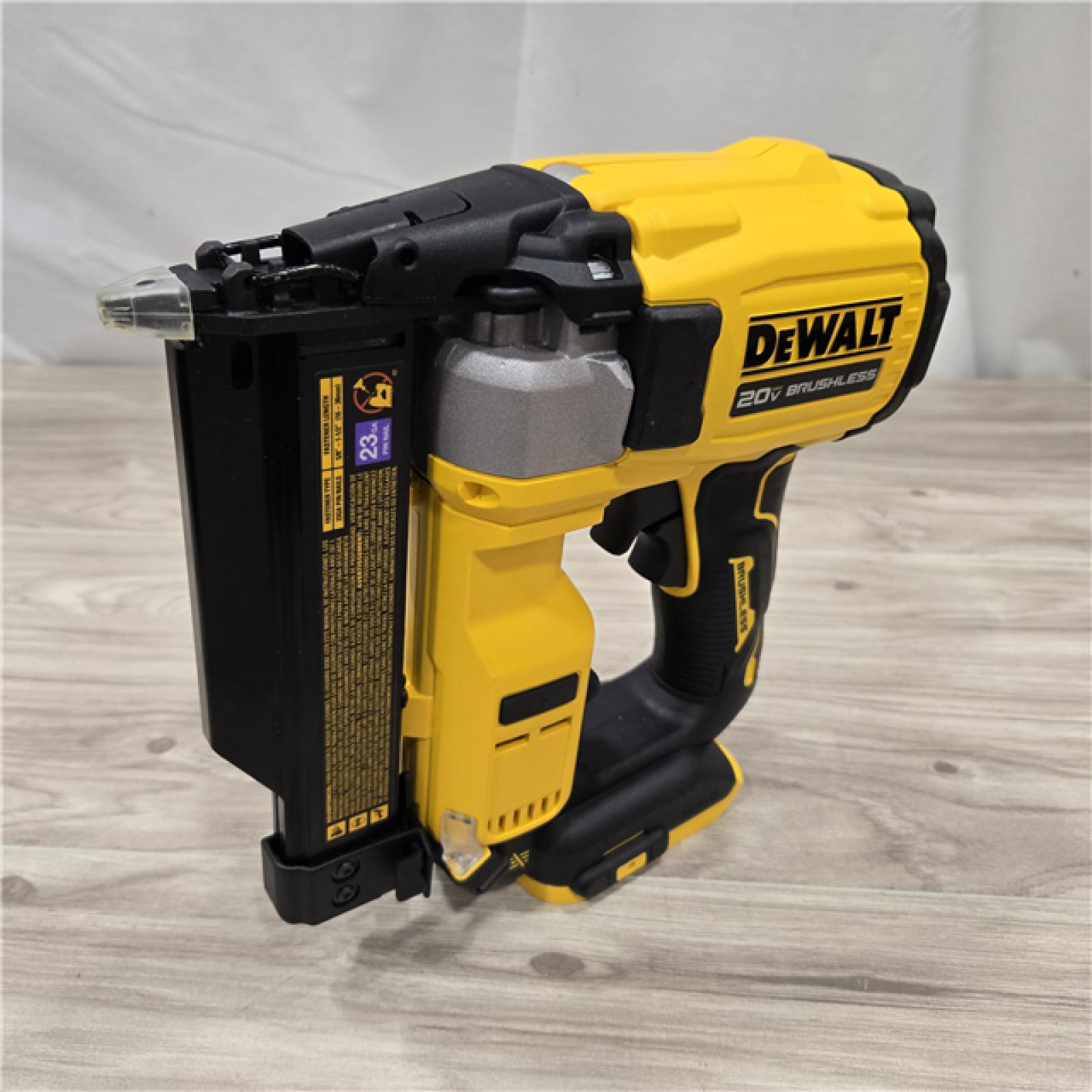 LIKE NEW! - DEWALT ATOMIC 20V MAX Cordless 23 Gauge Pin Nailer Kit