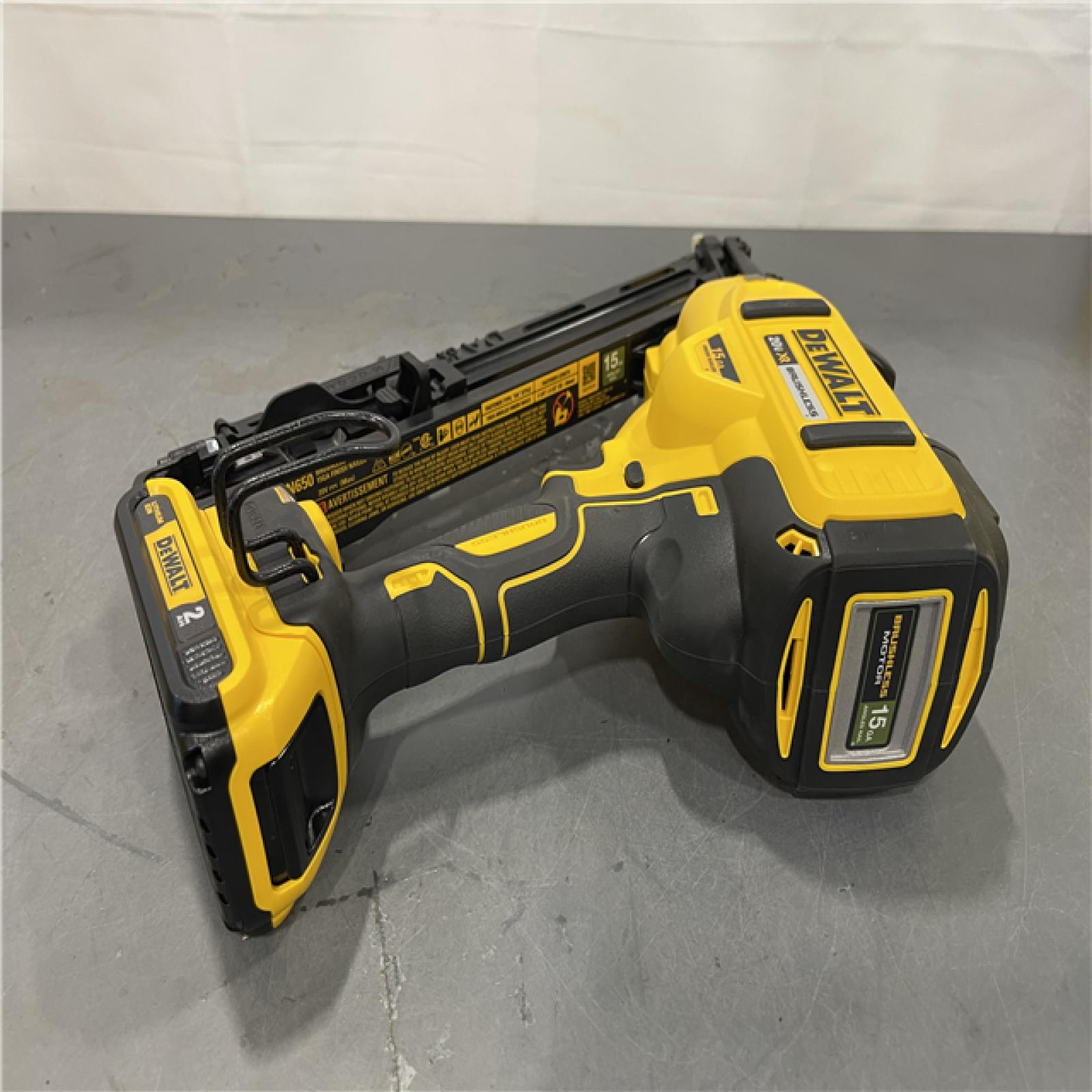 AS-IS - DeWalt 20V MAX XR Lithium-Ion Cordless 2-1/2 in. 15-Gauge Finish Nailer Kit