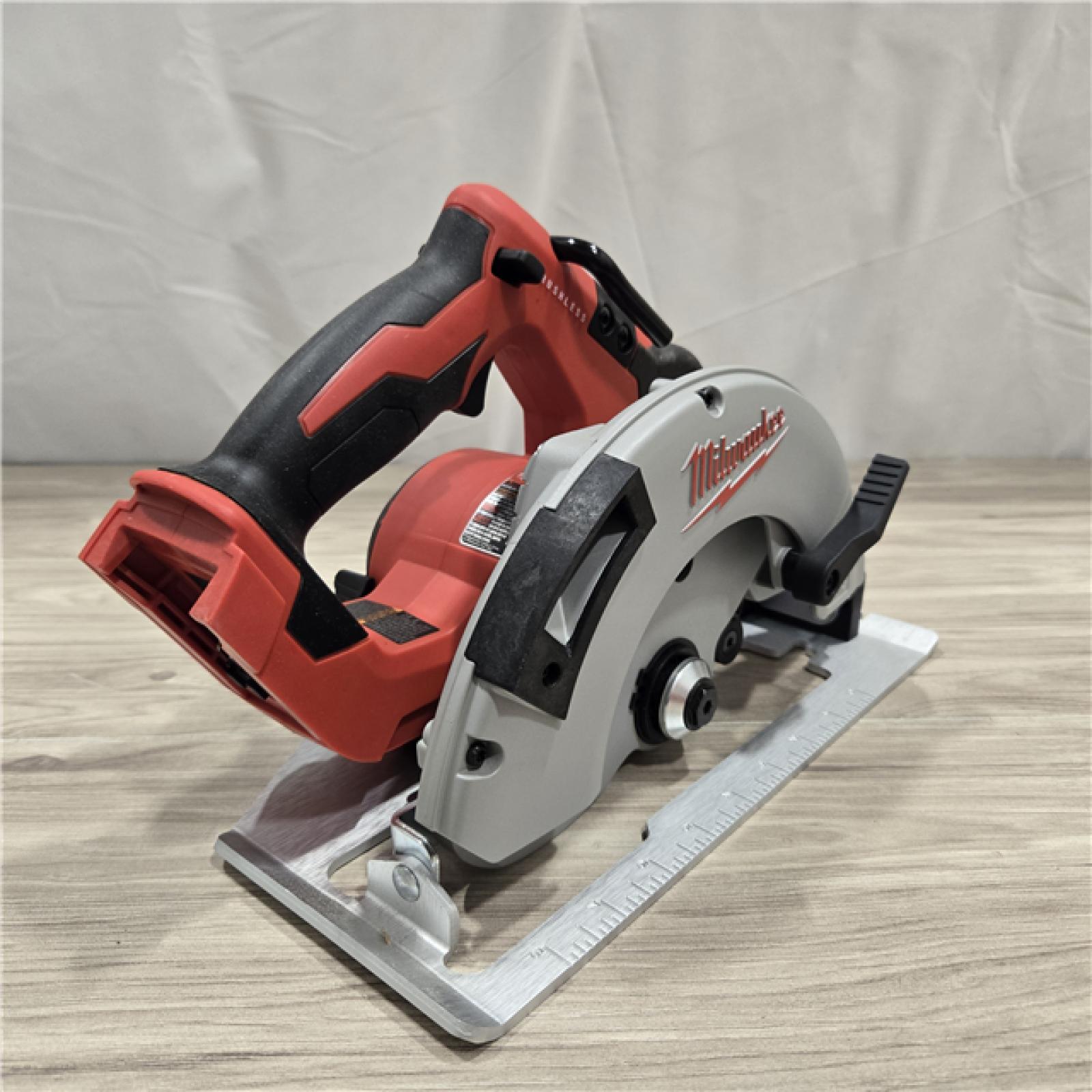 AS-IS Milwaukee 7-1/4 18V Brushless Circular Saw 2631-20 (Bare Tool)