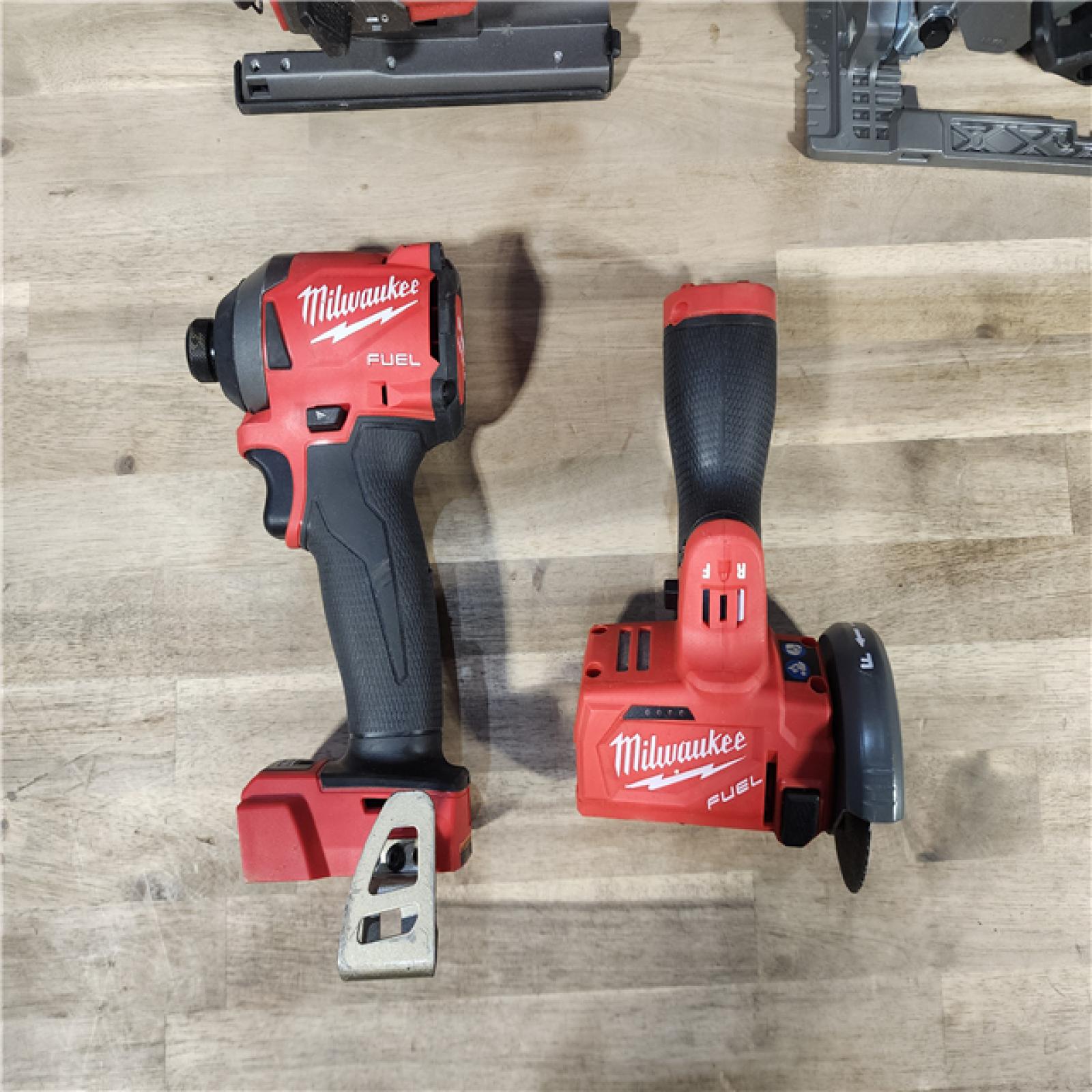 HOUSTON LOCATION - AS-IS MILWAUKEE 4 TOOL COMBO
