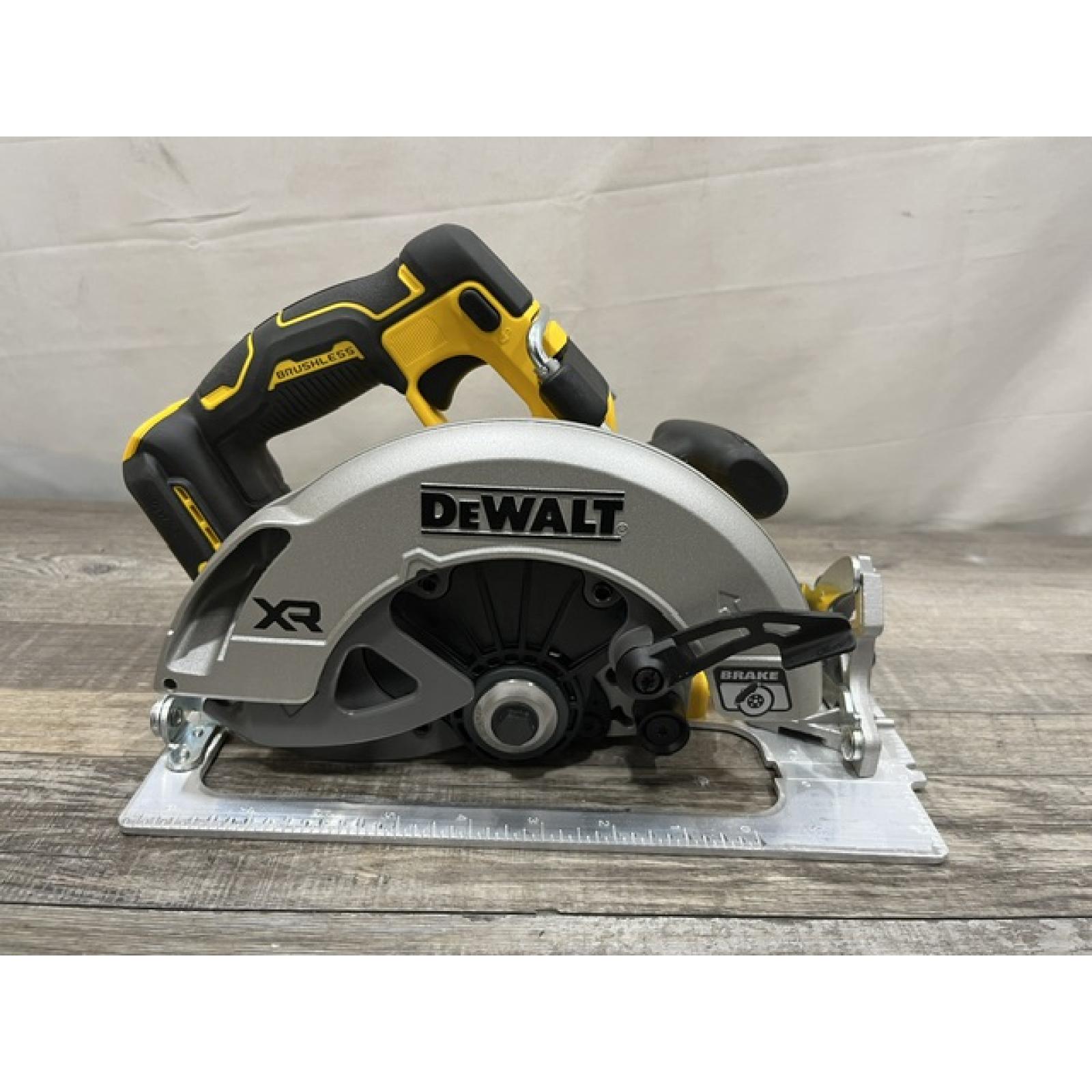 AS-IS DEWALT 20-Volt MAX 7-1/4 in. Cordless Circular Saw (Tool Only)