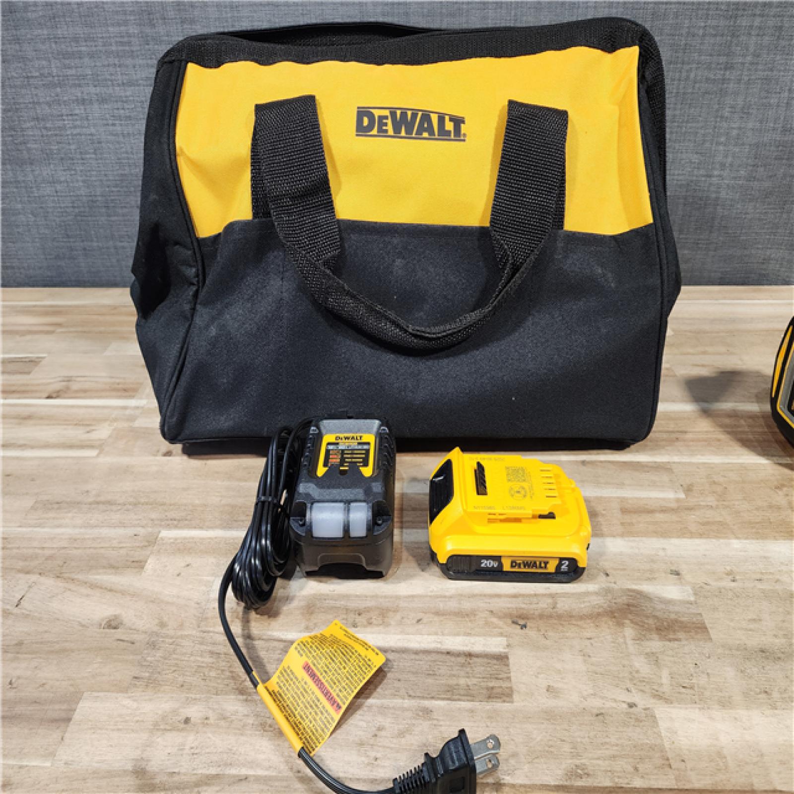 HOUSTON LOCATION - AS-IS DEWALT 20V MAX XR 16-Gauge Electric Cordless Angled Finishing Nailer Kit