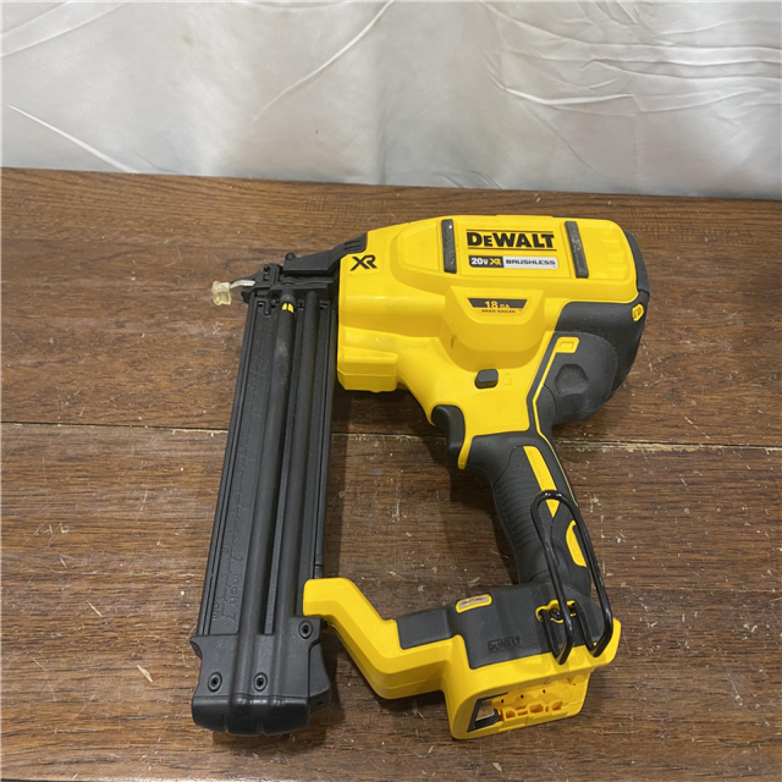 AS-IS DEWALT 20V MAX XR 18 Gauge Brad Nailer Kit