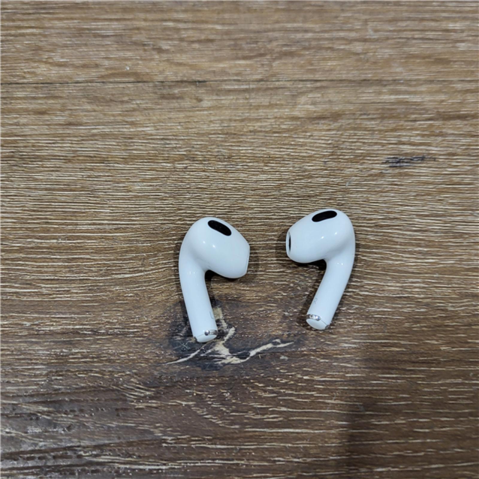 AS-IS Apple - AirPods (3rd generation) with Lightning Charging Case - White