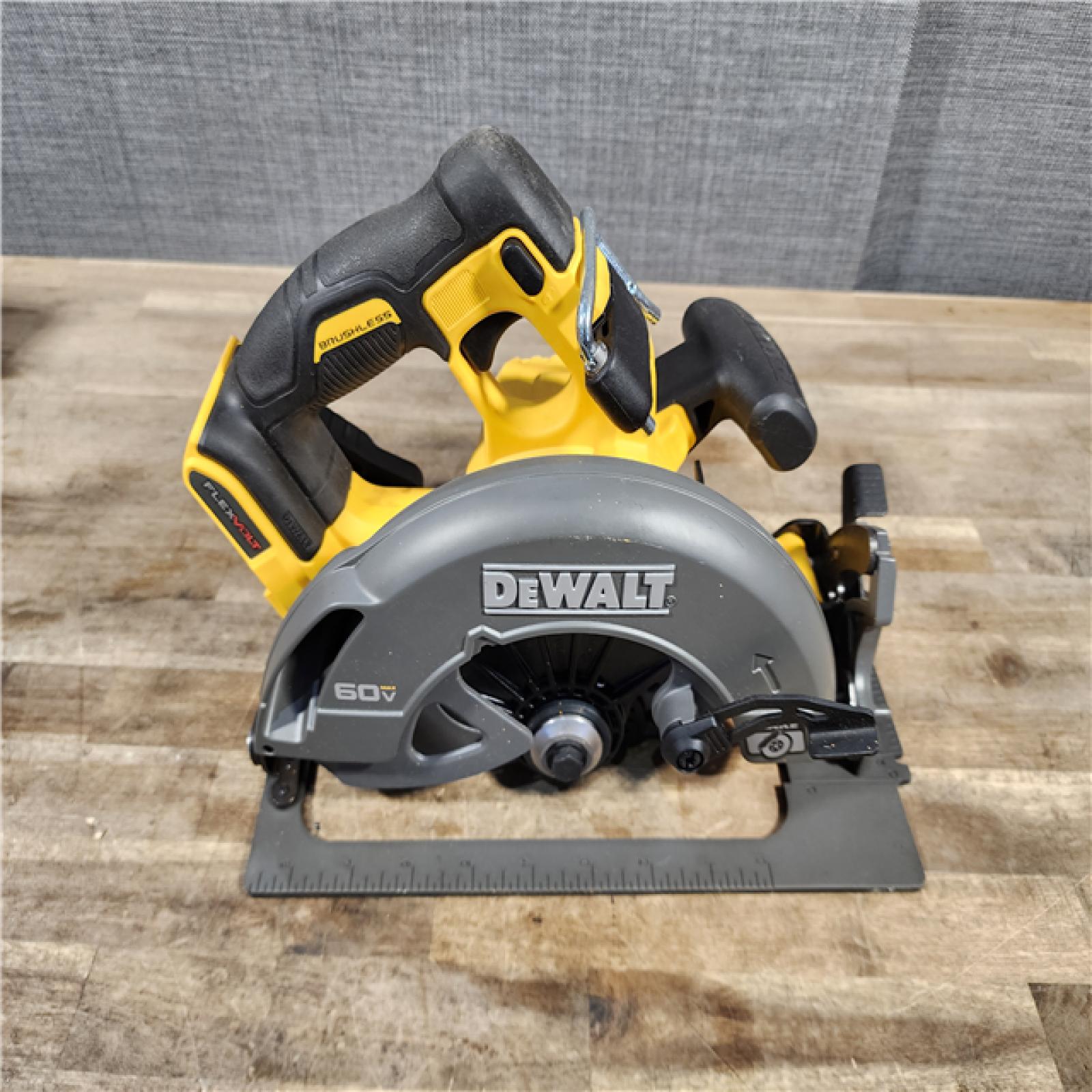 HOUSTON LOCATION - AS-IS DeWALT Flexvolt Max 7-1/4  60V Brushless Circular Saw DCS578B (Bare Tool)