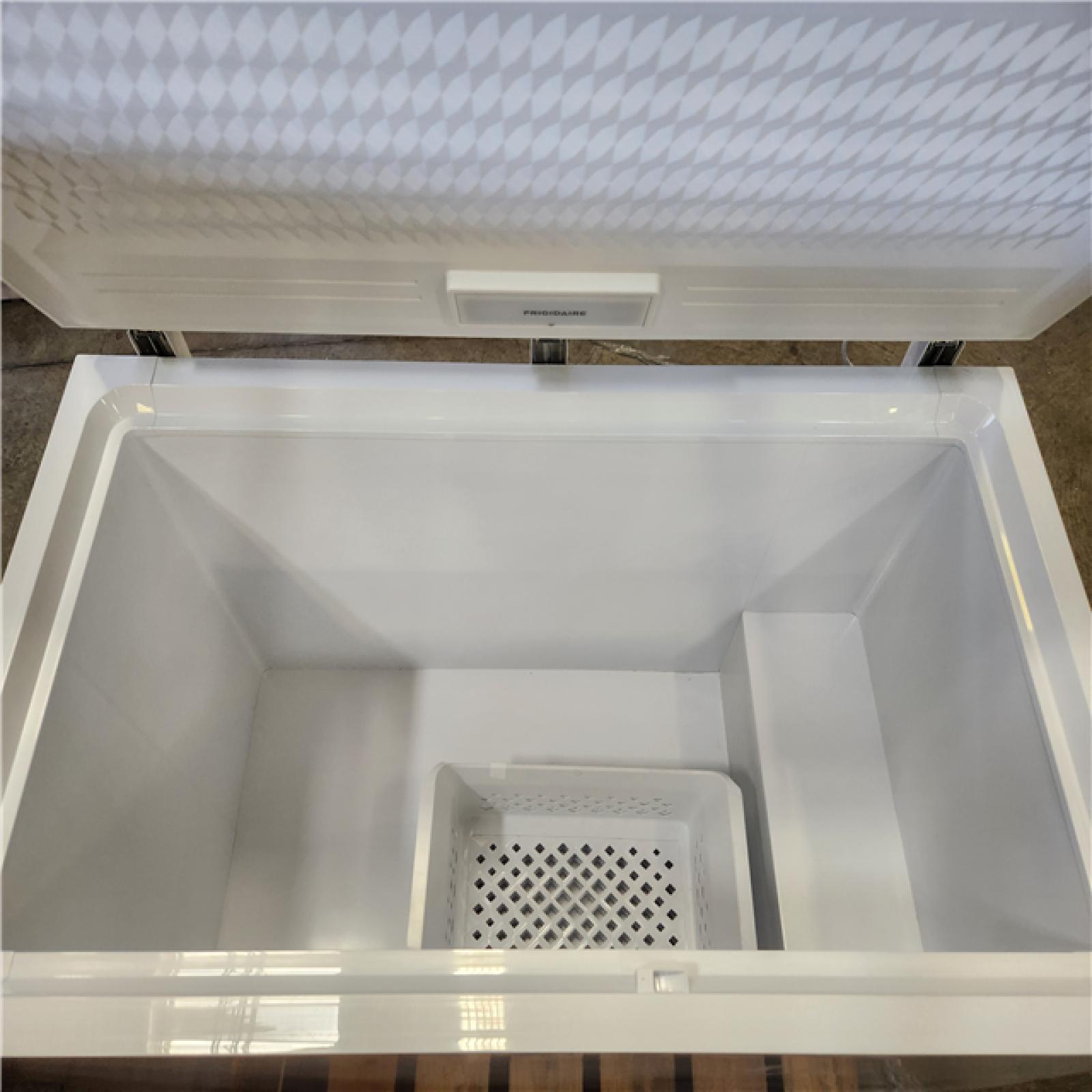 Phoenix Frigidaire 15 cu. ft. Garage Ready Manual Defrost Chest Freezer in White with LED Light and Adjustable Temperature Control