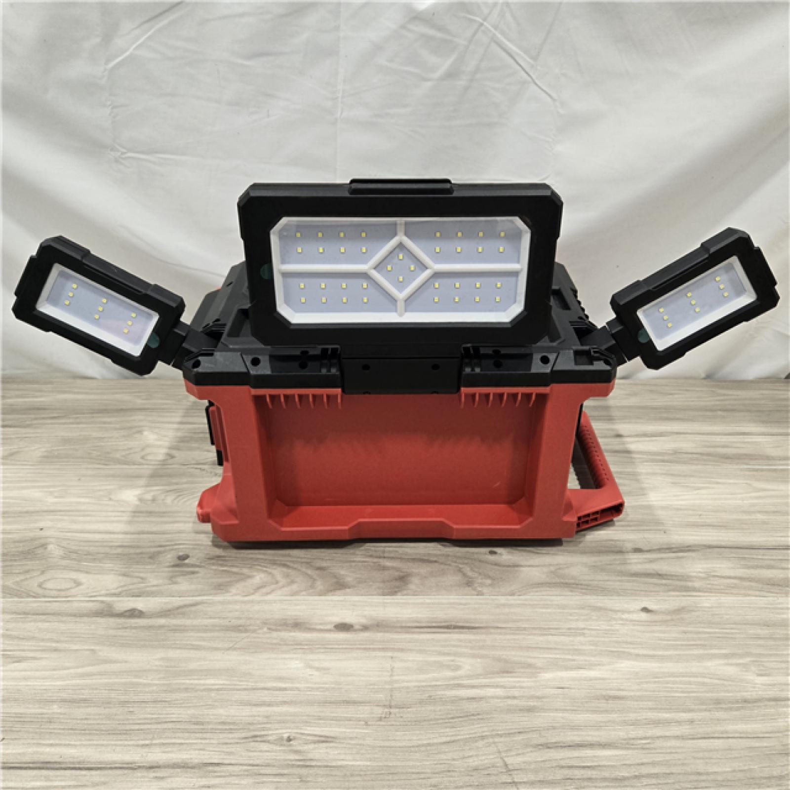 GOOD! - Milwaukee M18 PACKOUT Light/Charger