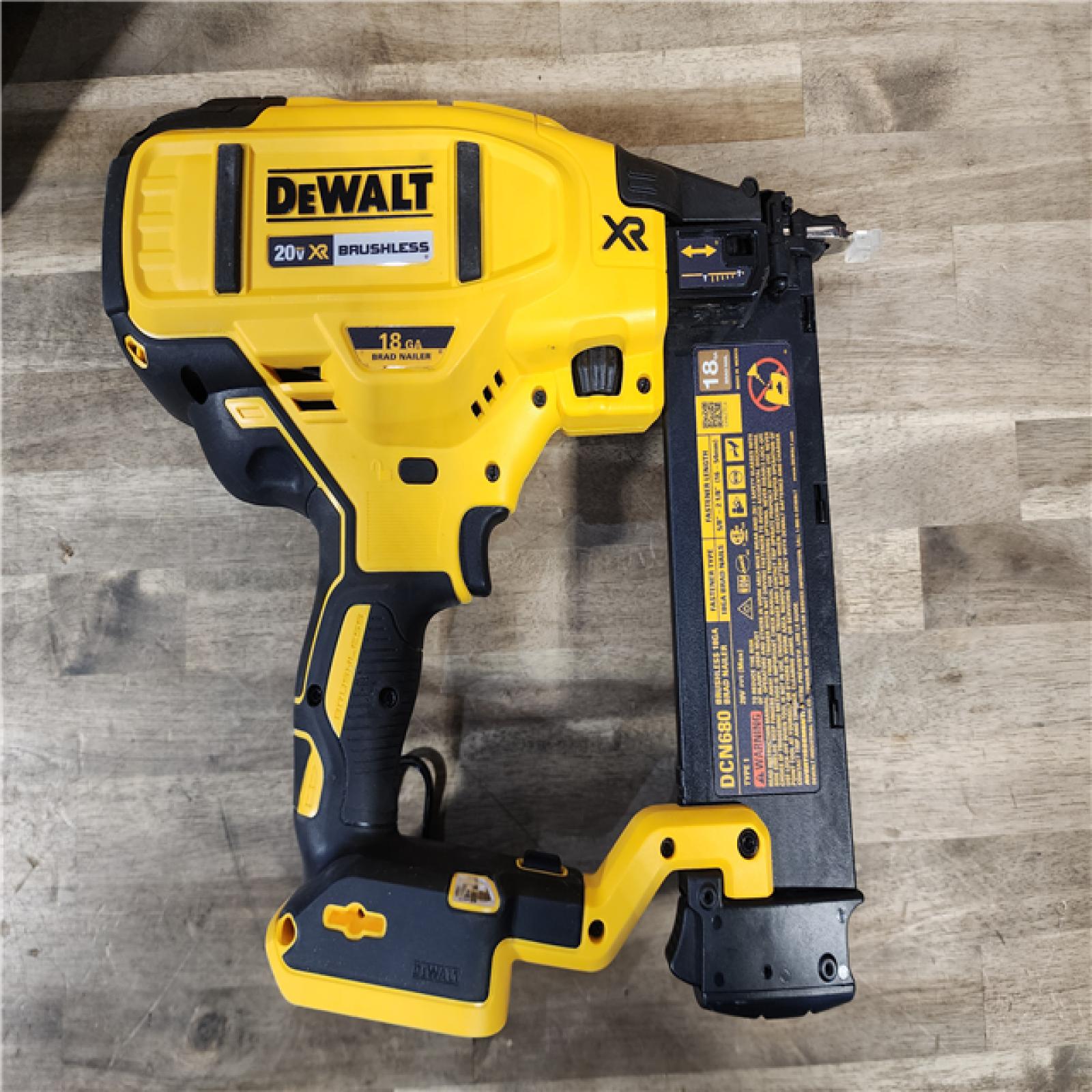 HOUSTON LOCATION - AS-IS DEWALT 20V MAX XR 18 Gauge Brad Nailer Kit