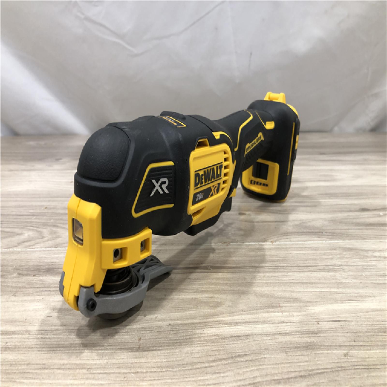 AS-IS DEWALT 20-Volt MAX XR Cordless 3-speed Oscillating Multi-Tool DCS356B (Tool-Only)