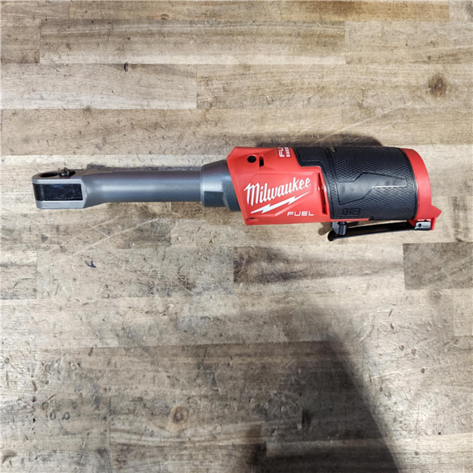 HOUSTON LOCATION - AS-IS M12 FUEL INSIDER 12V Lithium-Ion Brushless Cordless 1/4 in. - 3/8 in. Extended Reach Box Ratchet Kit W/ Battery  Charger