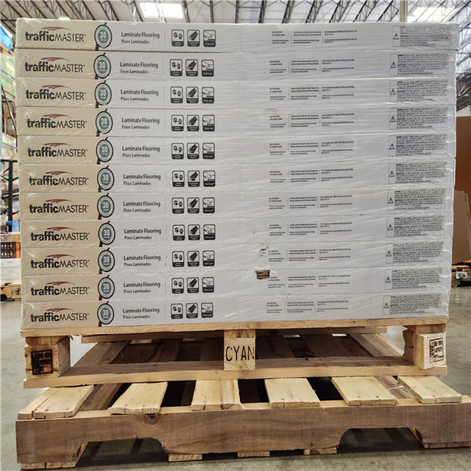 Phoenix Location NEW TrafficMaster Rockwood Oak 7 mm T x 7.64 in. W Laminate Wood Flooring (1063 sqft/44 case)